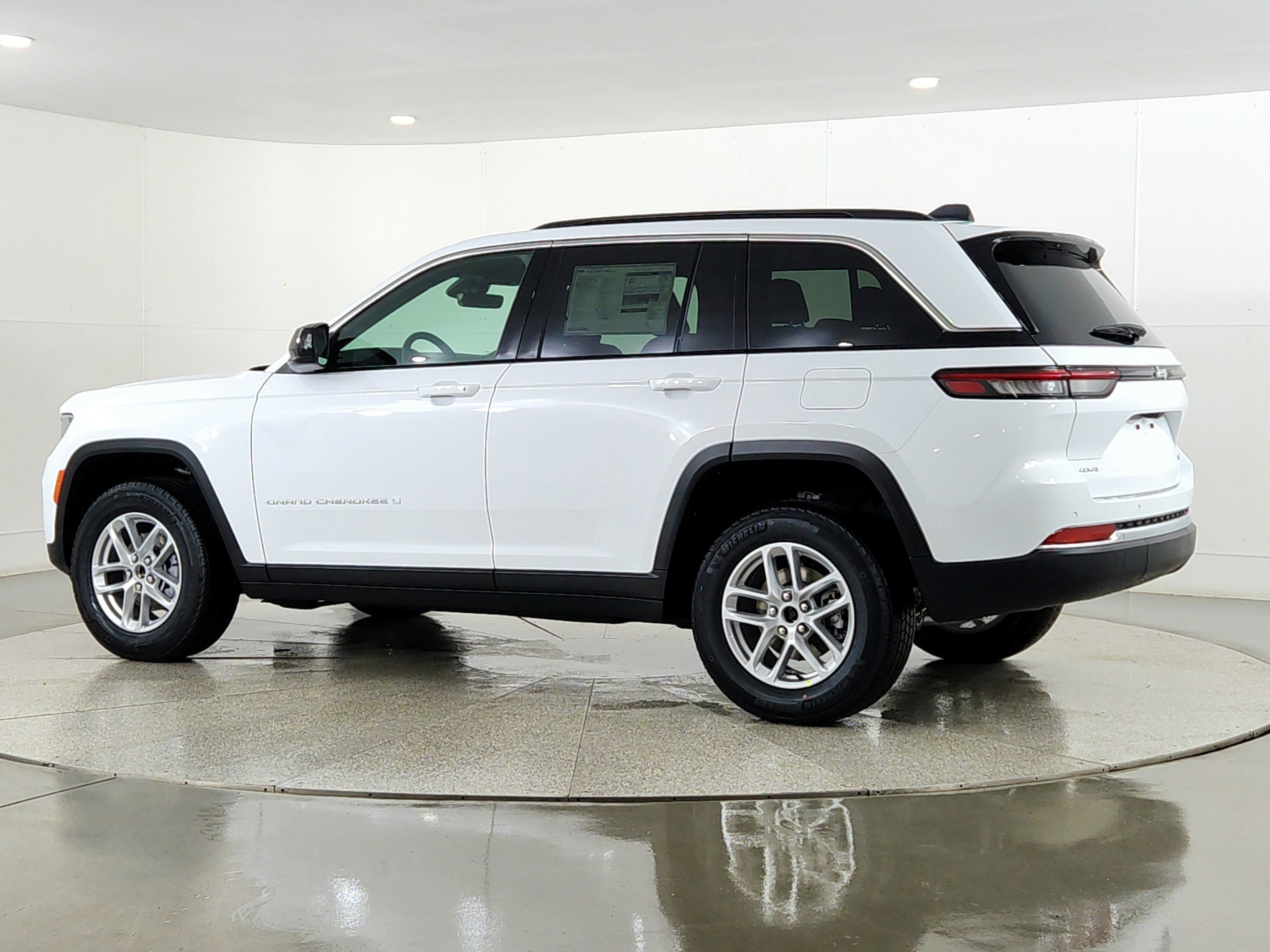 2026 Jeep Grand Cherokee JEEP GRAND CHEROKEE LAREDO 4X4