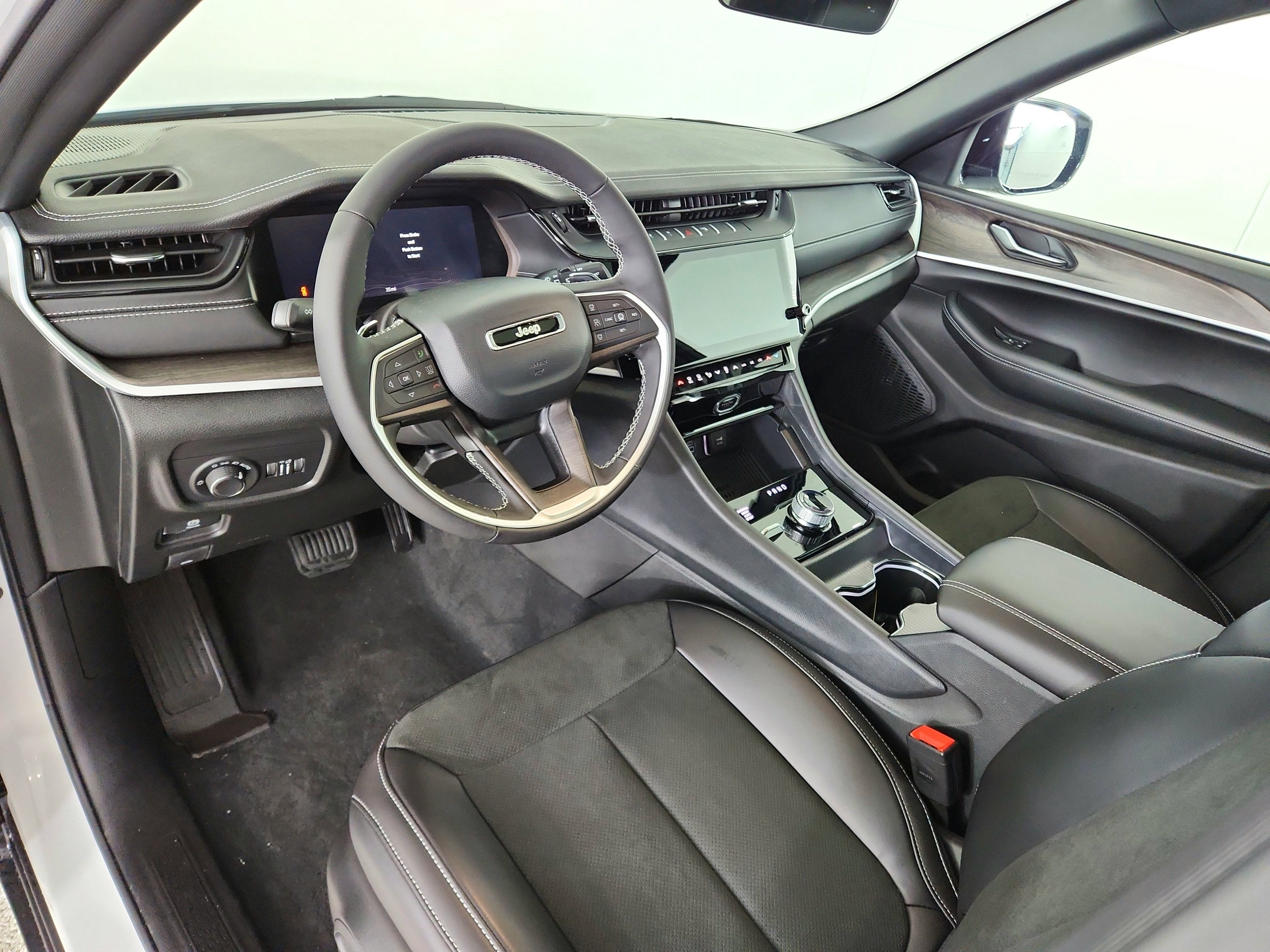 2026 Jeep Grand Cherokee JEEP GRAND CHEROKEE LAREDO 4X4