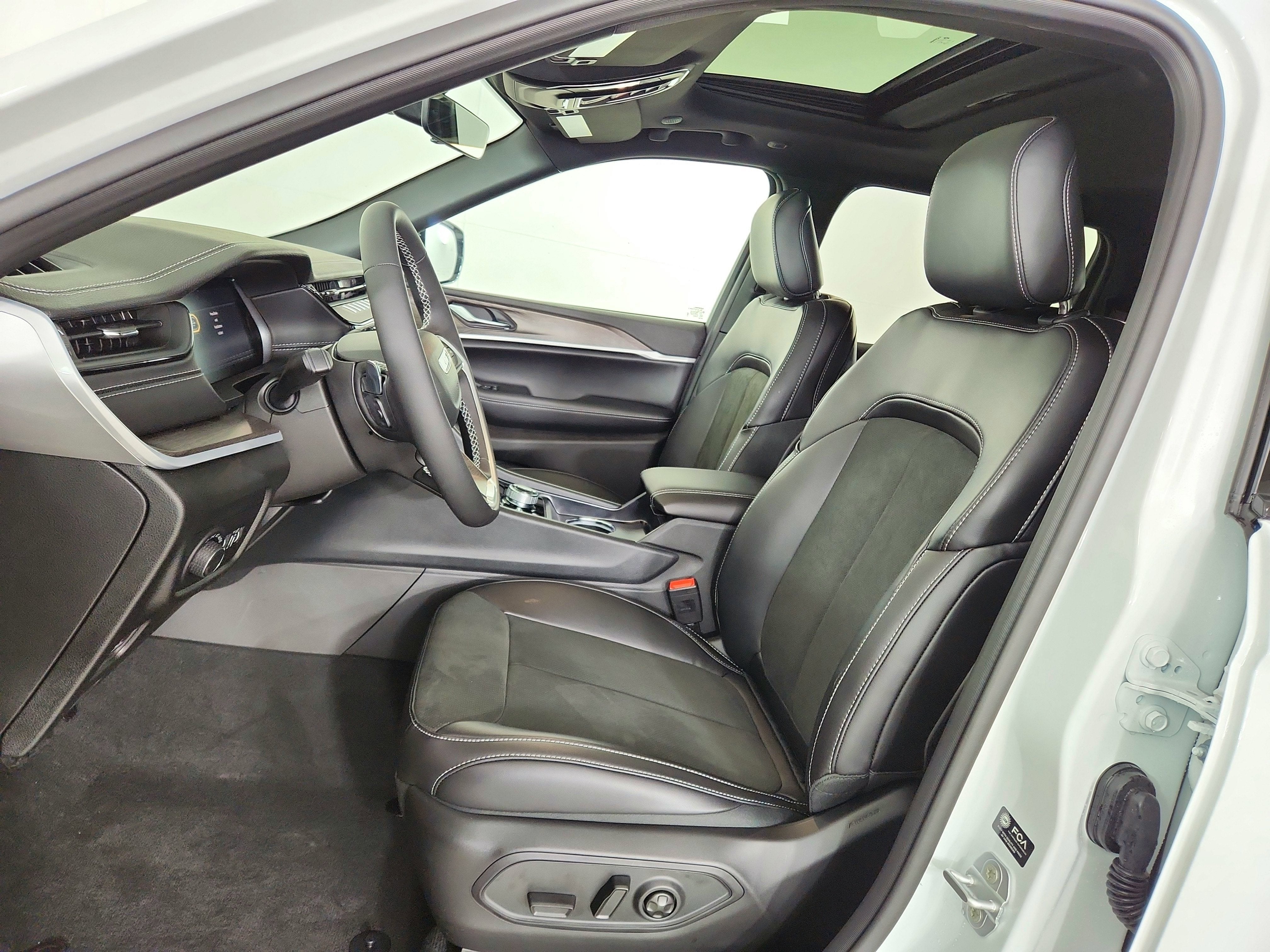 2026 Jeep Grand Cherokee JEEP GRAND CHEROKEE LAREDO 4X4