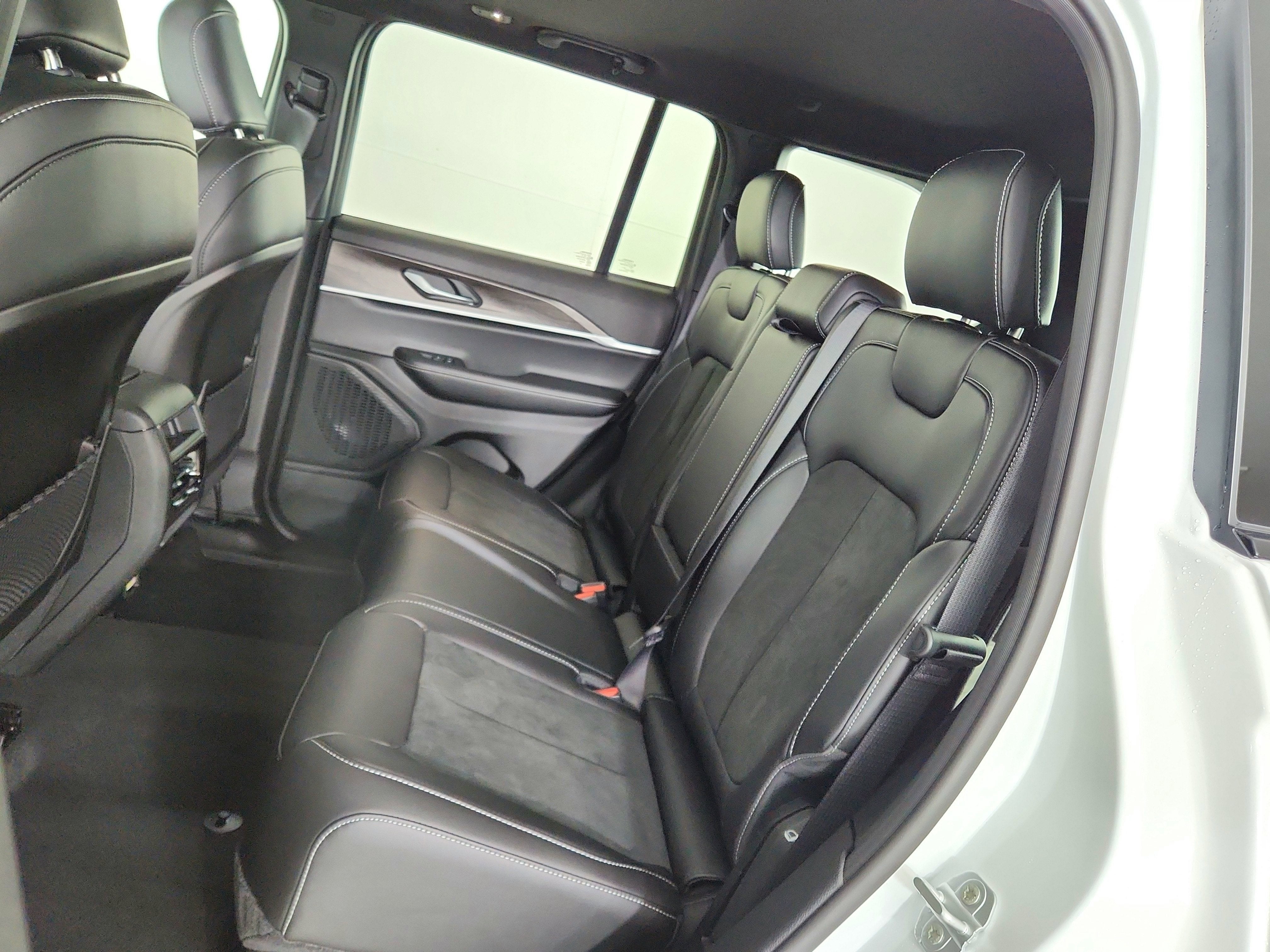 2026 Jeep Grand Cherokee JEEP GRAND CHEROKEE LAREDO 4X4