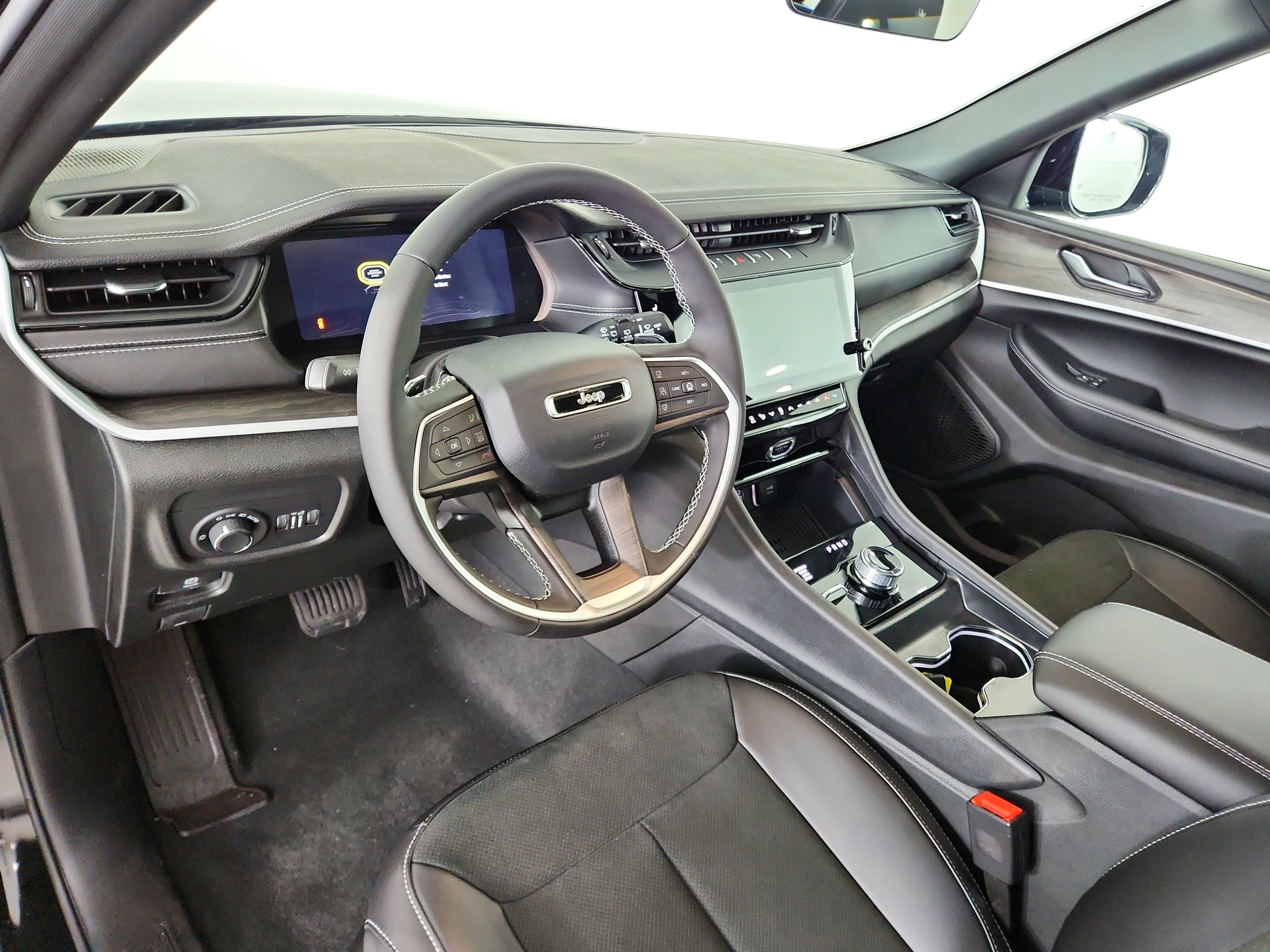 2026 Jeep Grand Cherokee JEEP GRAND CHEROKEE LAREDO 4X4