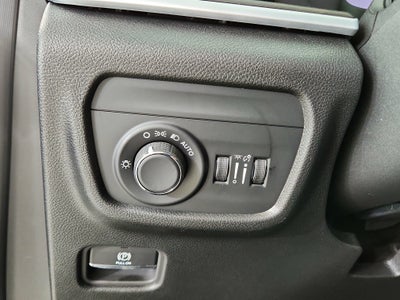 2026 Jeep Grand Cherokee Laredo Altitude 4x4
