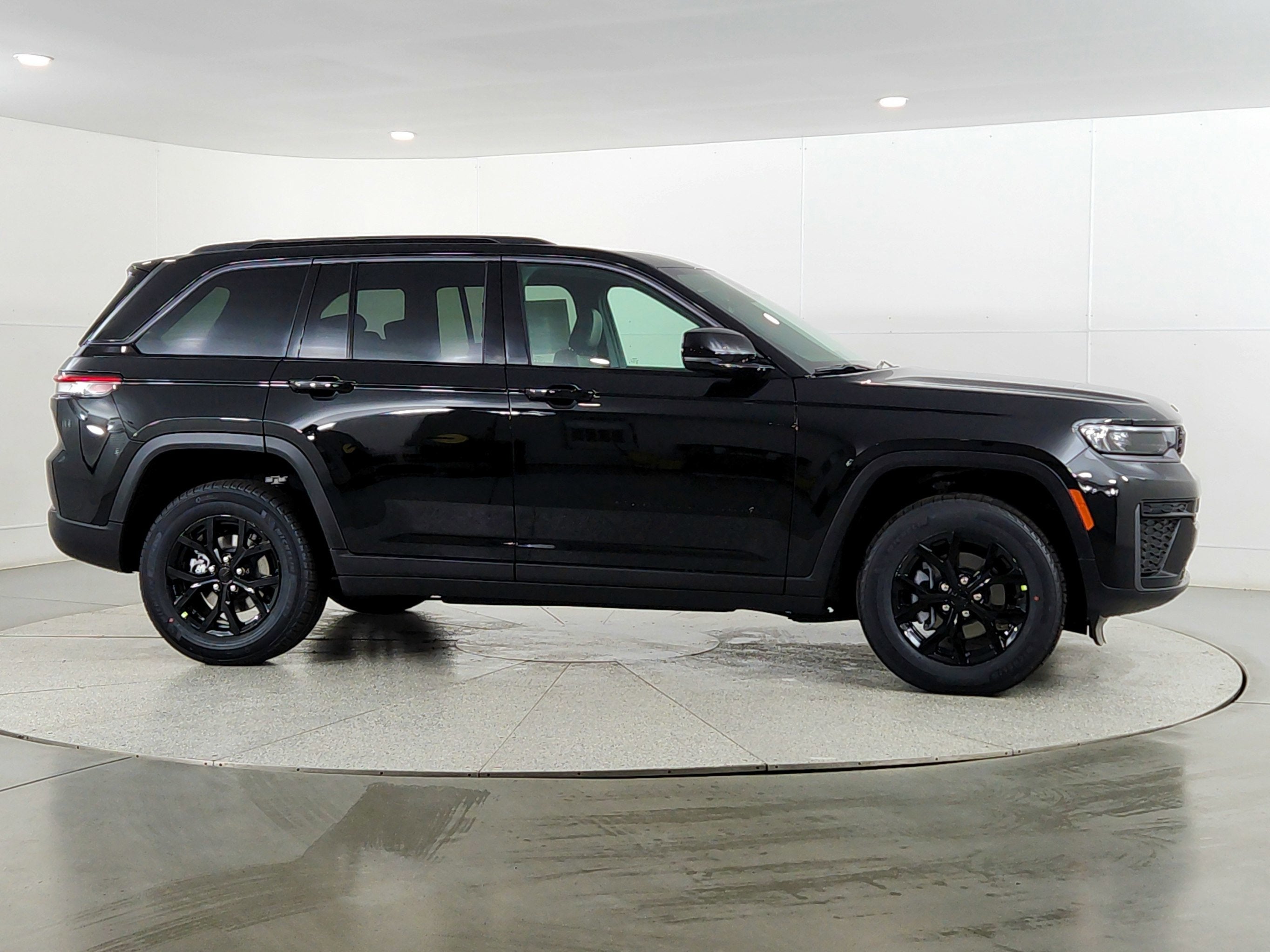 2026 Jeep Grand Cherokee JEEP GRAND CHEROKEE LAREDO 4X4