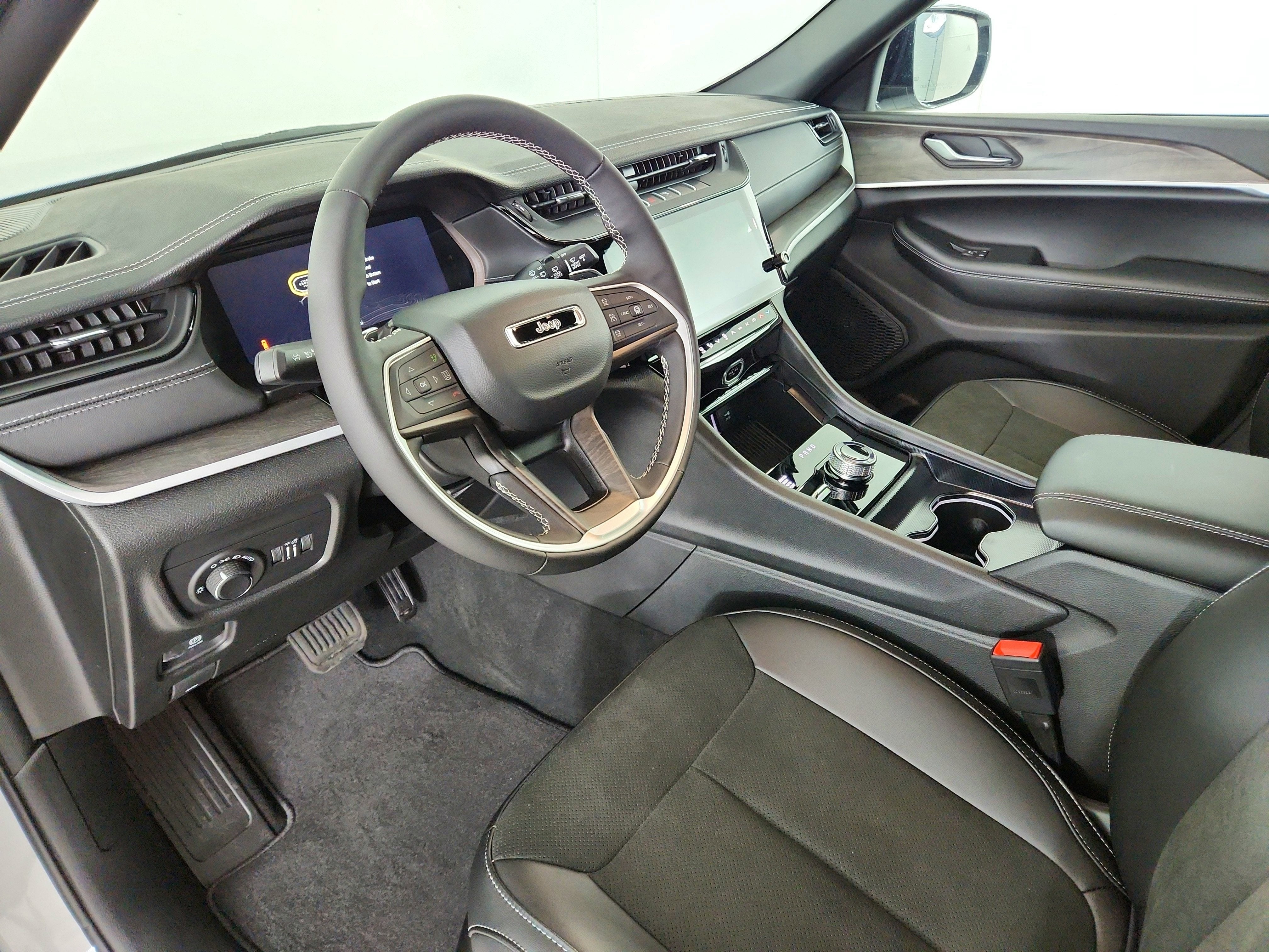2026 Jeep Grand Cherokee JEEP GRAND CHEROKEE LAREDO 4X4