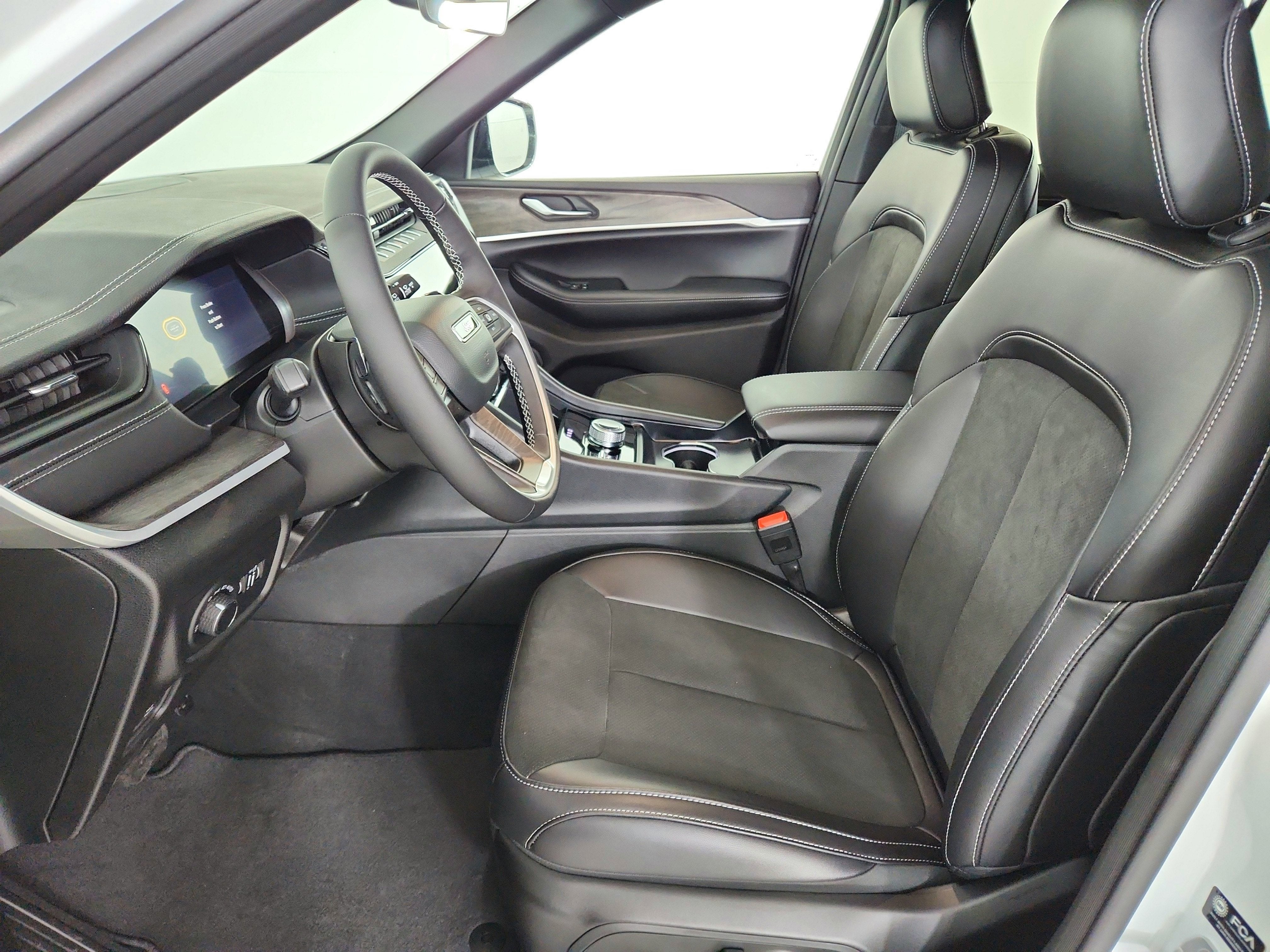 2026 Jeep Grand Cherokee JEEP GRAND CHEROKEE LAREDO 4X4