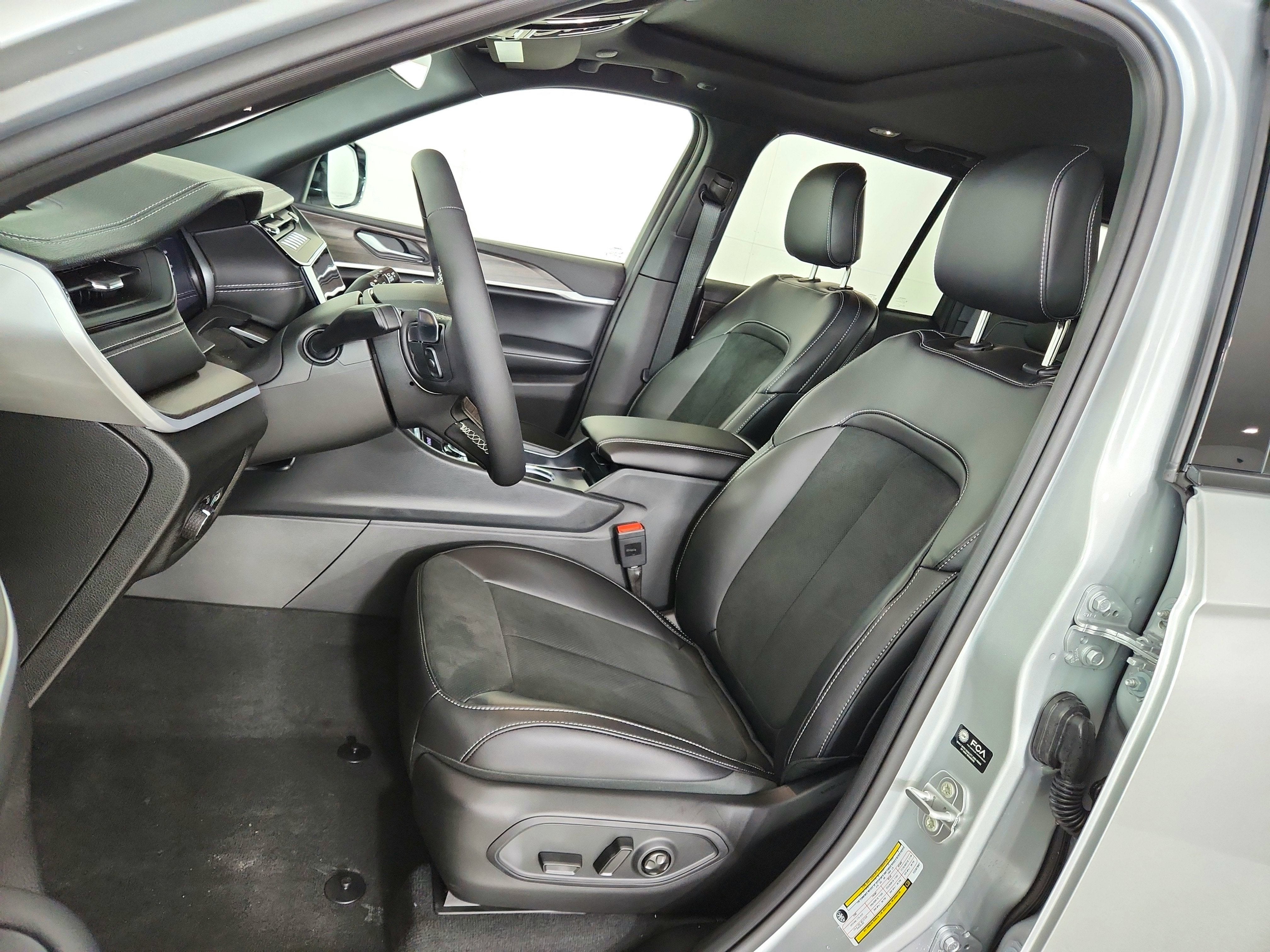 2026 Jeep Grand Cherokee JEEP GRAND CHEROKEE LAREDO 4X4