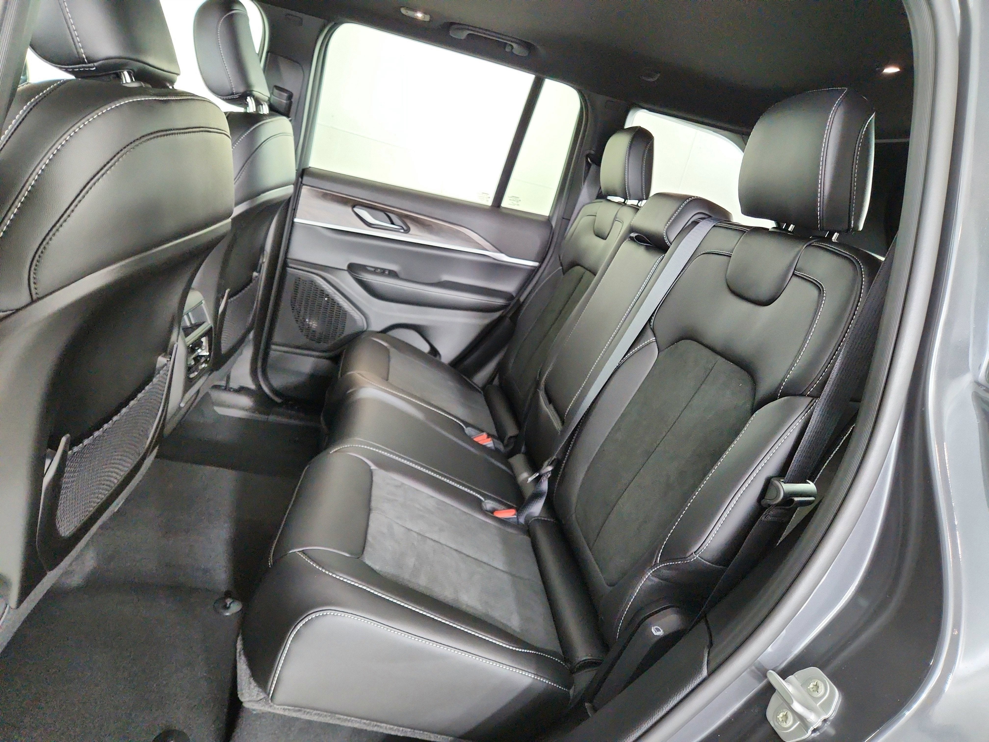 2026 Jeep Grand Cherokee JEEP GRAND CHEROKEE LAREDO 4X4