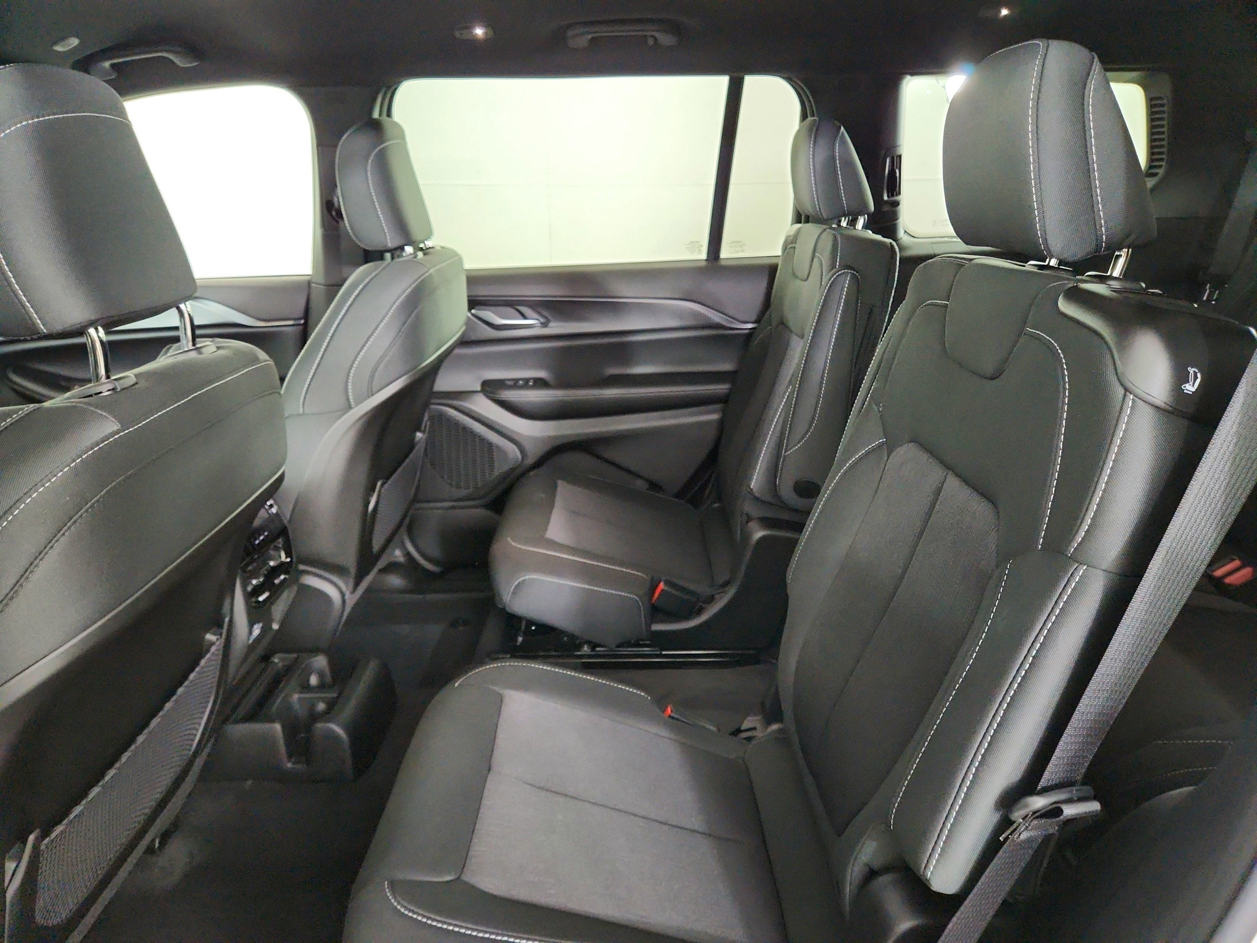 2026 Jeep Grand Cherokee JEEP GRAND CHEROKEE L LAREDO 4X4