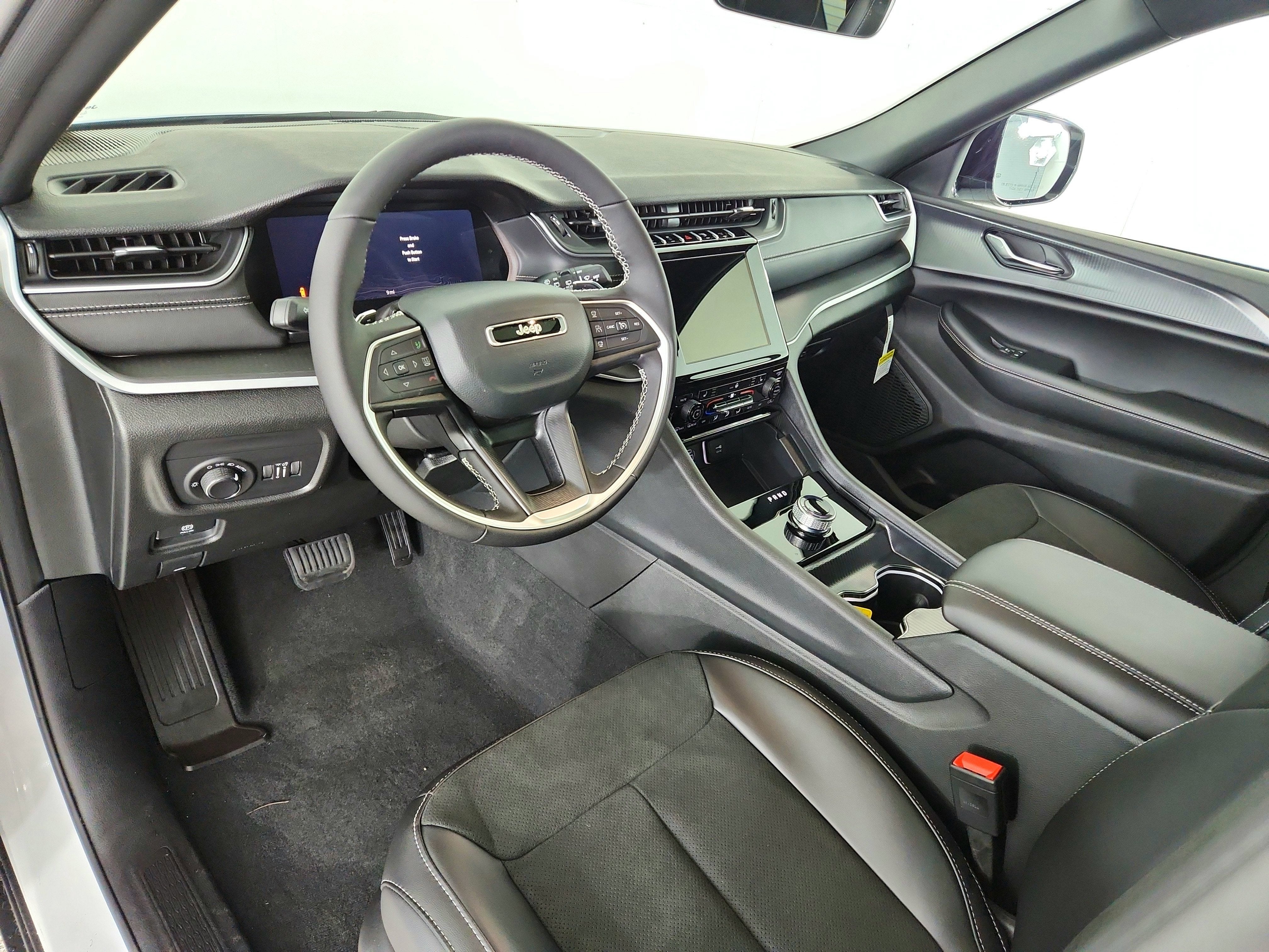 2025 Jeep Grand Cherokee JEEP GRAND CHEROKEE L LAREDO 4X4