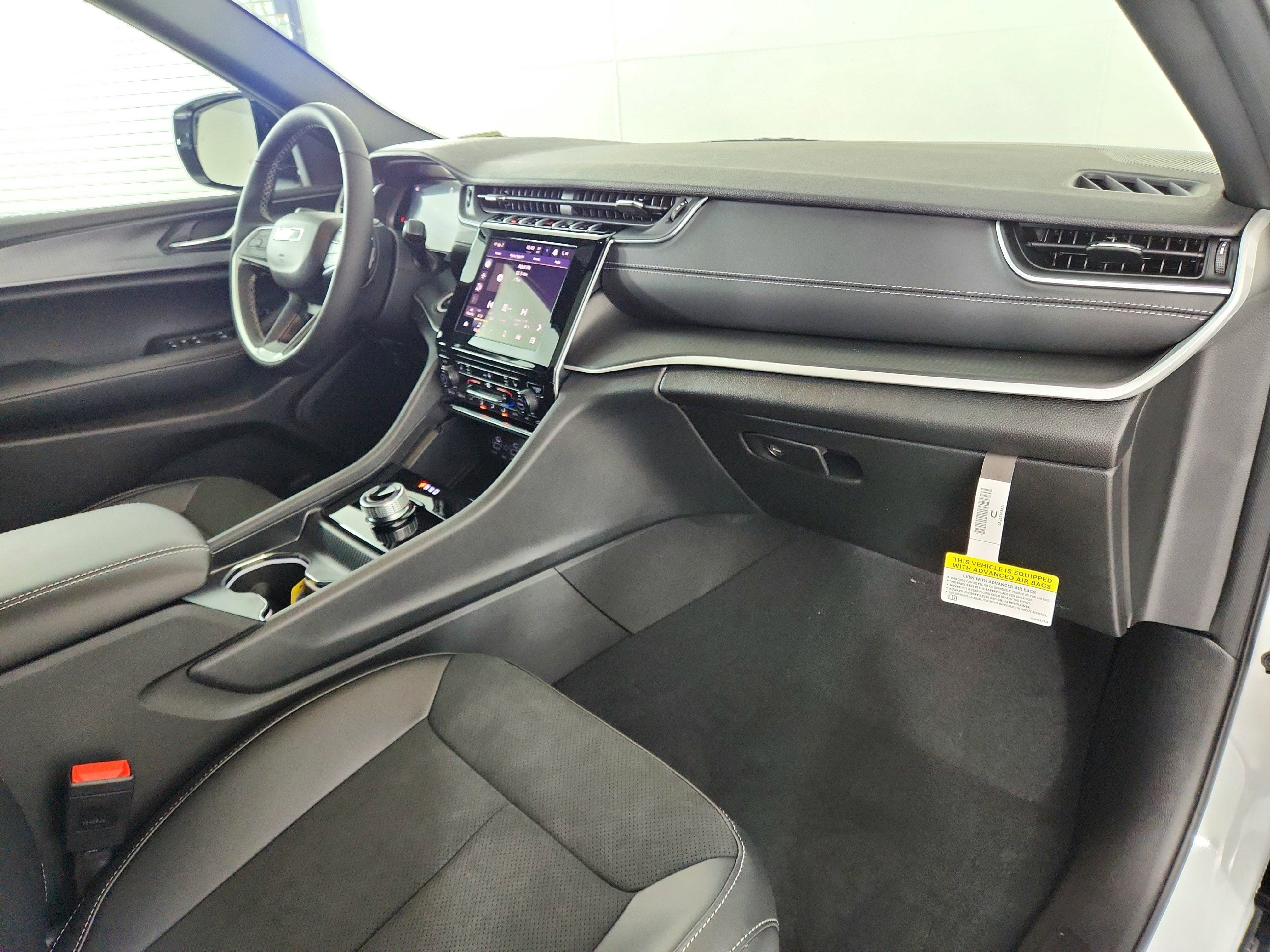 2025 Jeep Grand Cherokee JEEP GRAND CHEROKEE L LAREDO 4X4