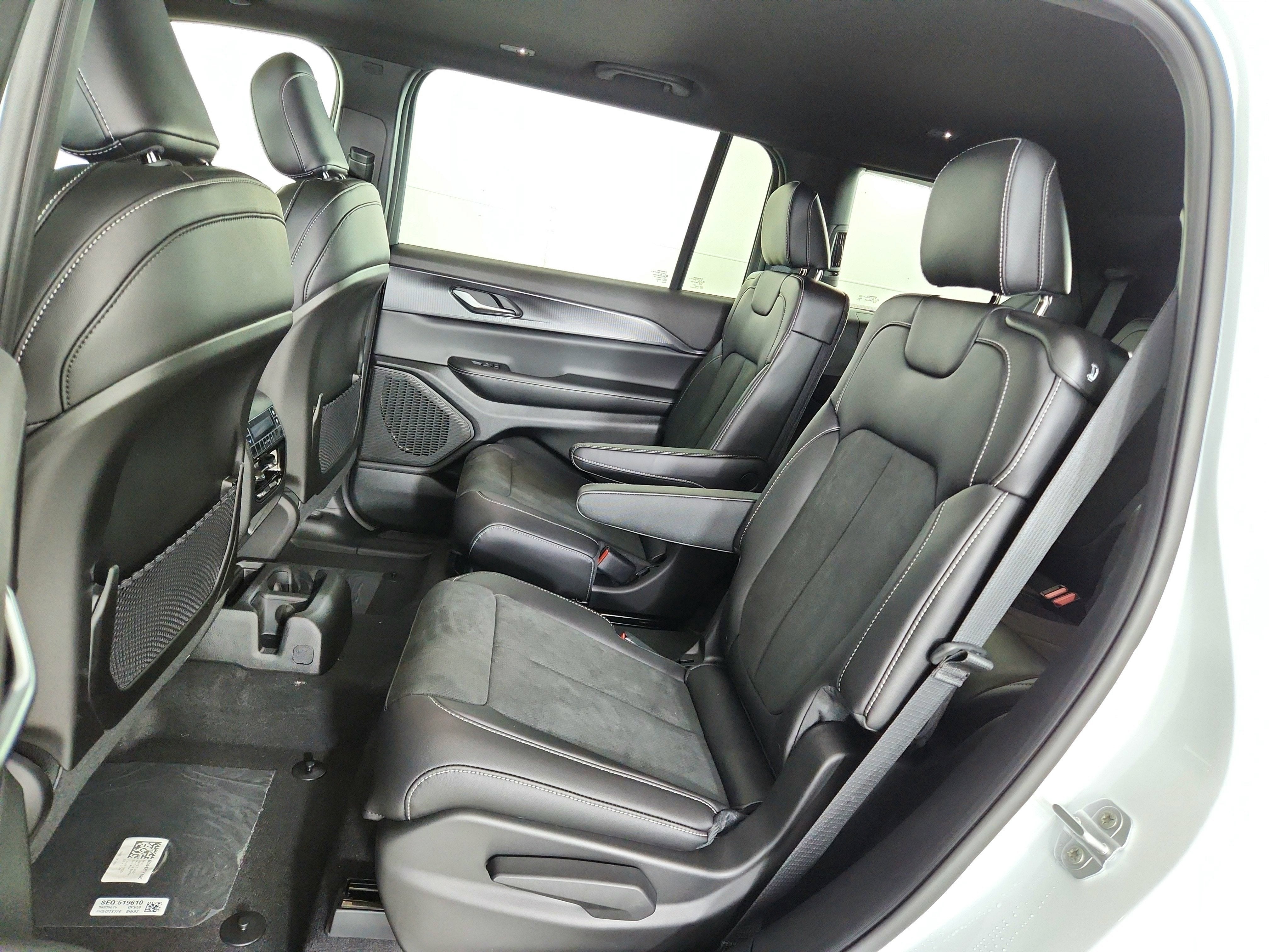 2025 Jeep Grand Cherokee JEEP GRAND CHEROKEE L LAREDO 4X4