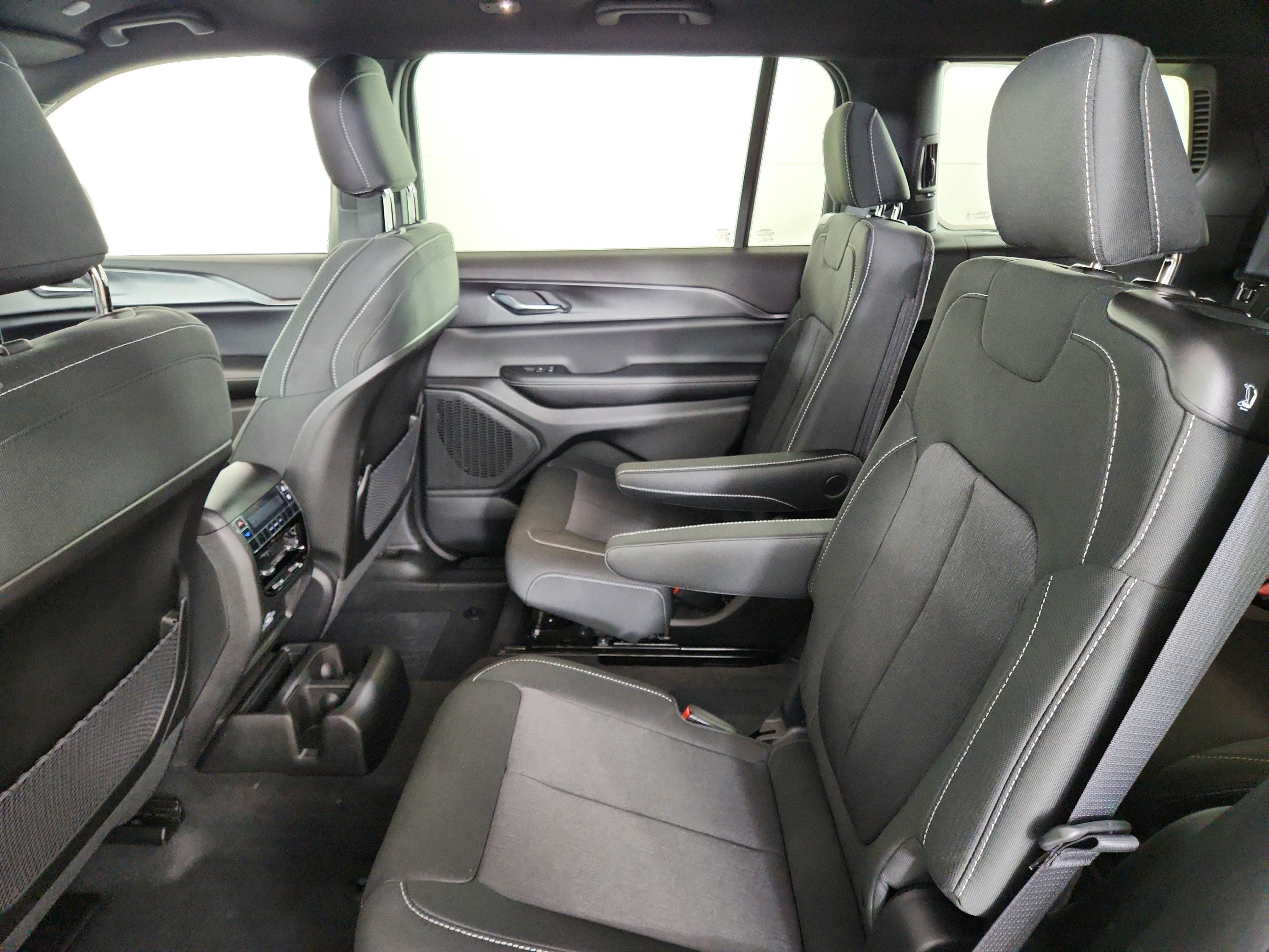 2026 Jeep Grand Cherokee JEEP GRAND CHEROKEE L LAREDO 4X4