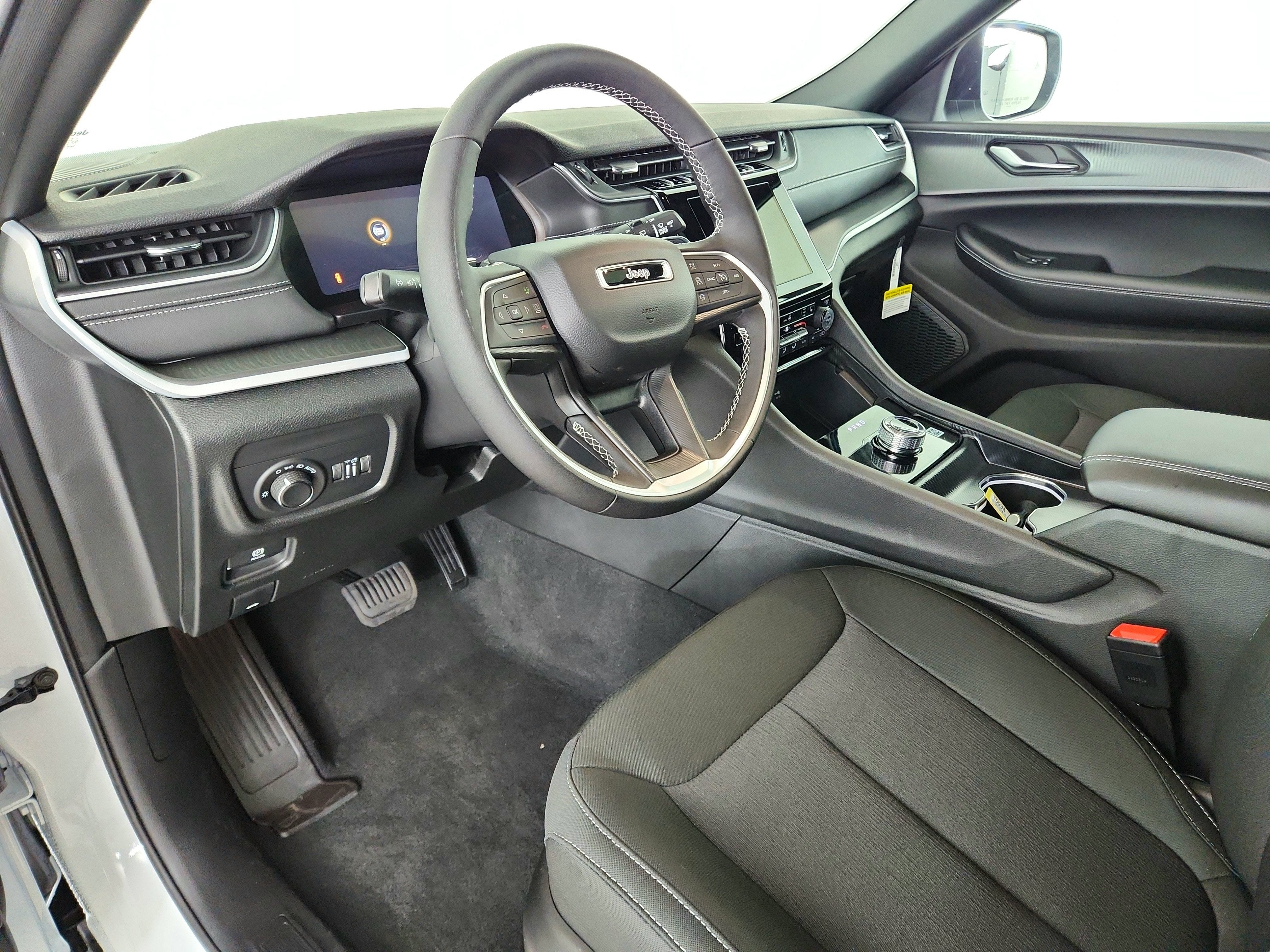 2026 Jeep Grand Cherokee Laredo X 4x4
