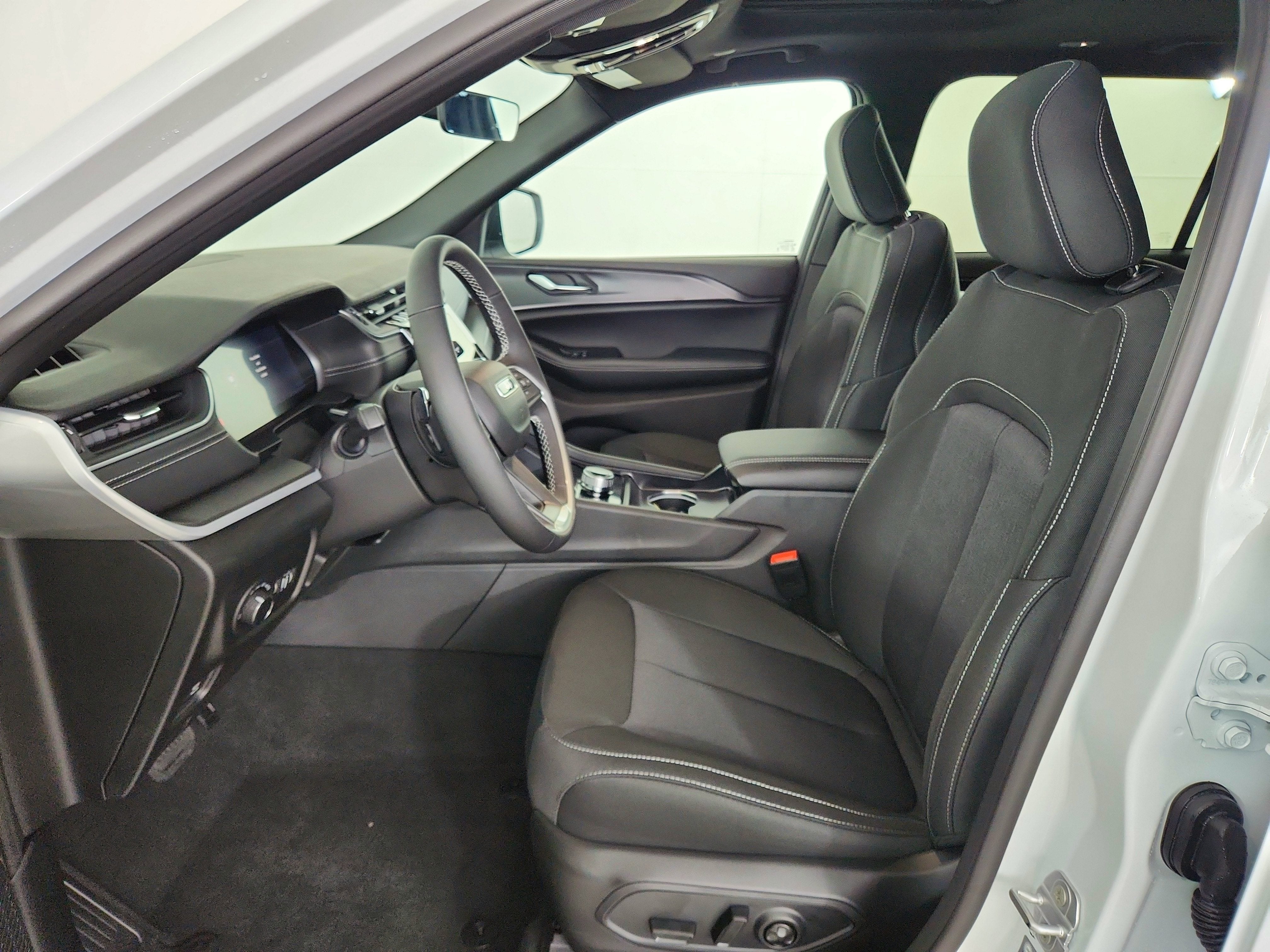 2026 Jeep Grand Cherokee Laredo X 4x4