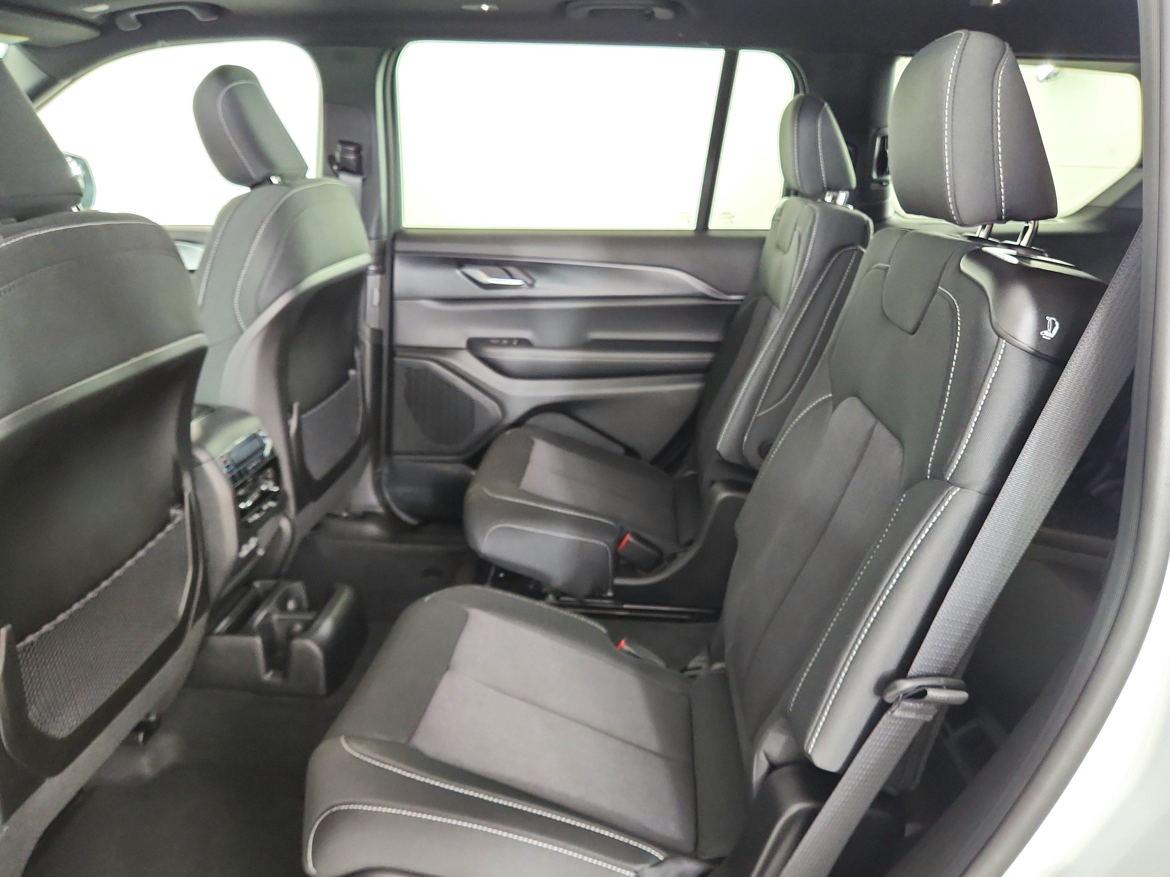 2026 Jeep Grand Cherokee Laredo X 4x4