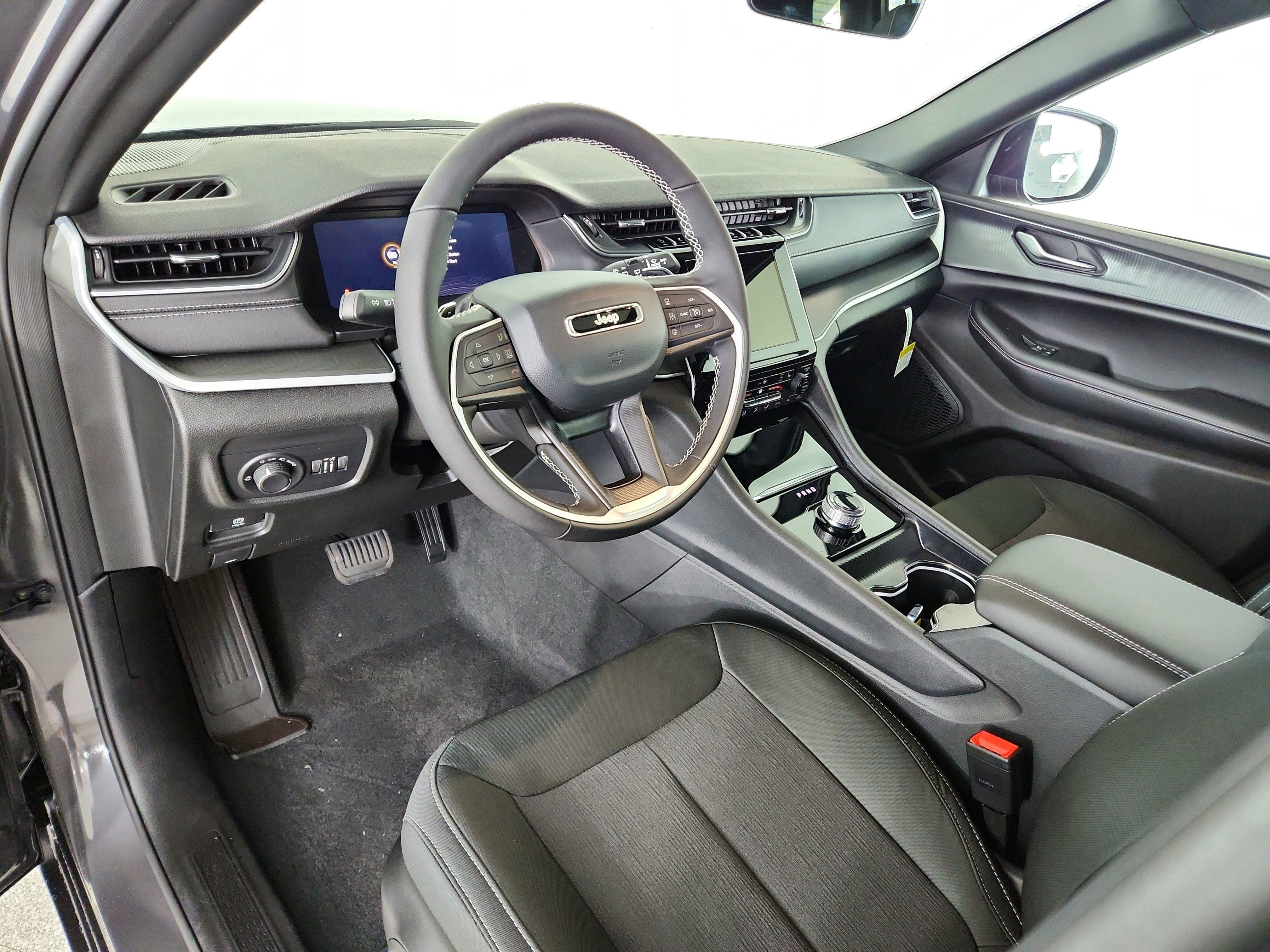 2025 Jeep Grand Cherokee JEEP GRAND CHEROKEE L LAREDO 4X4