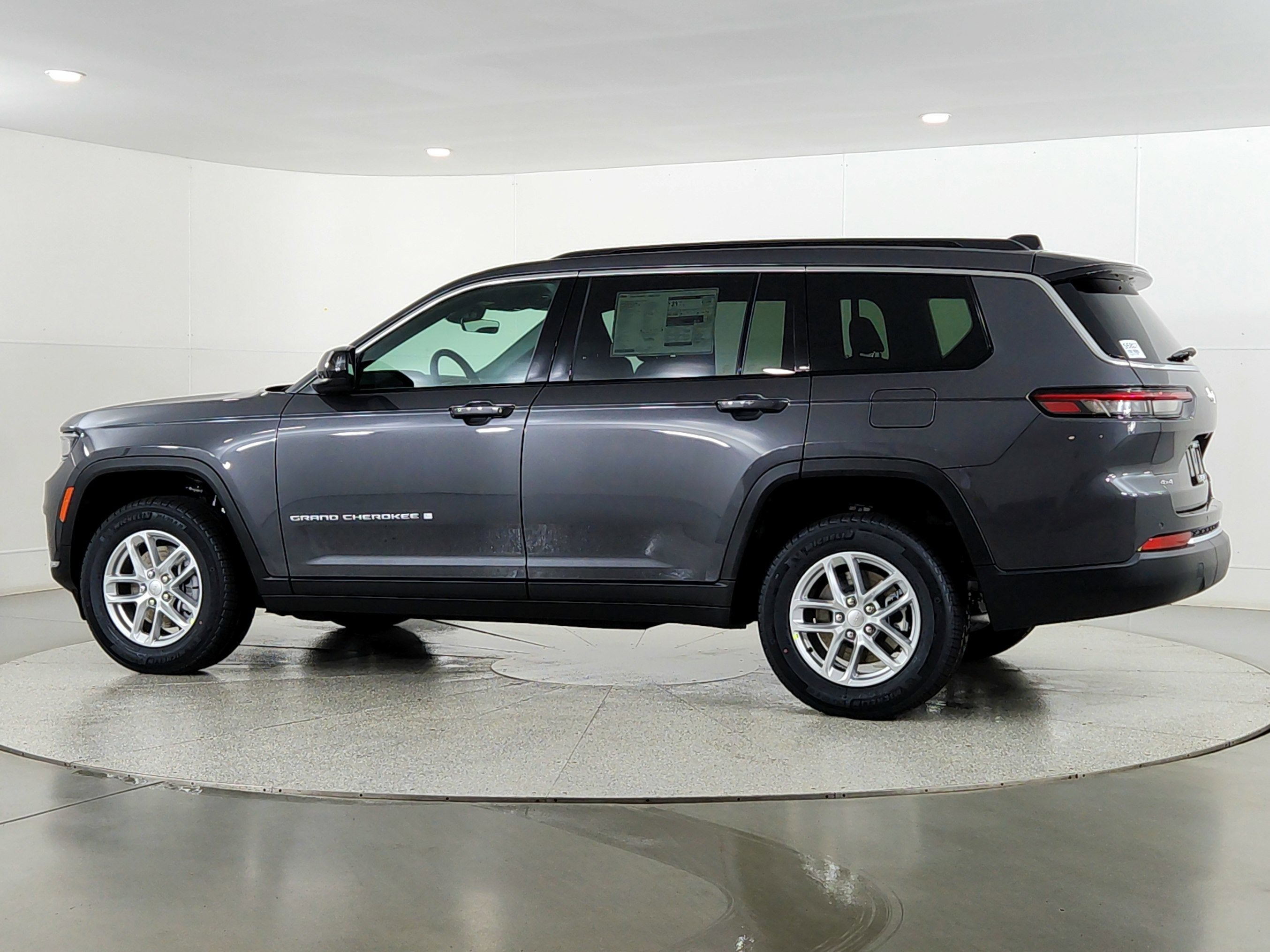2025 Jeep Grand Cherokee JEEP GRAND CHEROKEE L LAREDO 4X4