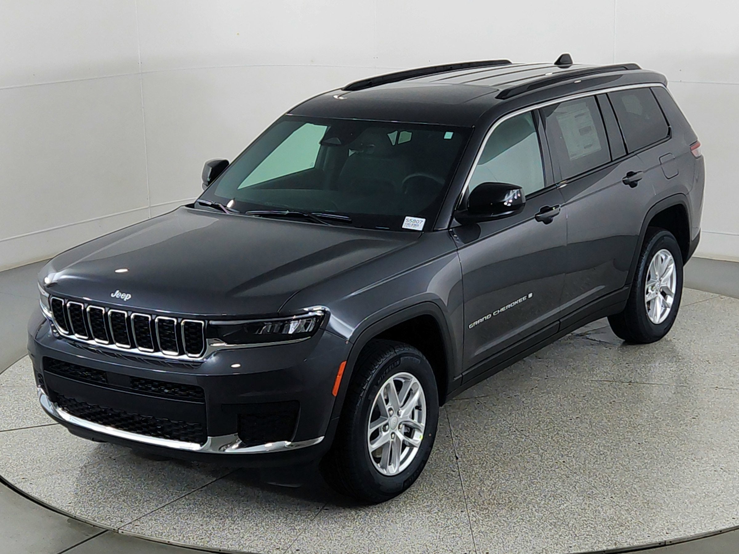 2025 Jeep Grand Cherokee JEEP GRAND CHEROKEE L LAREDO 4X4