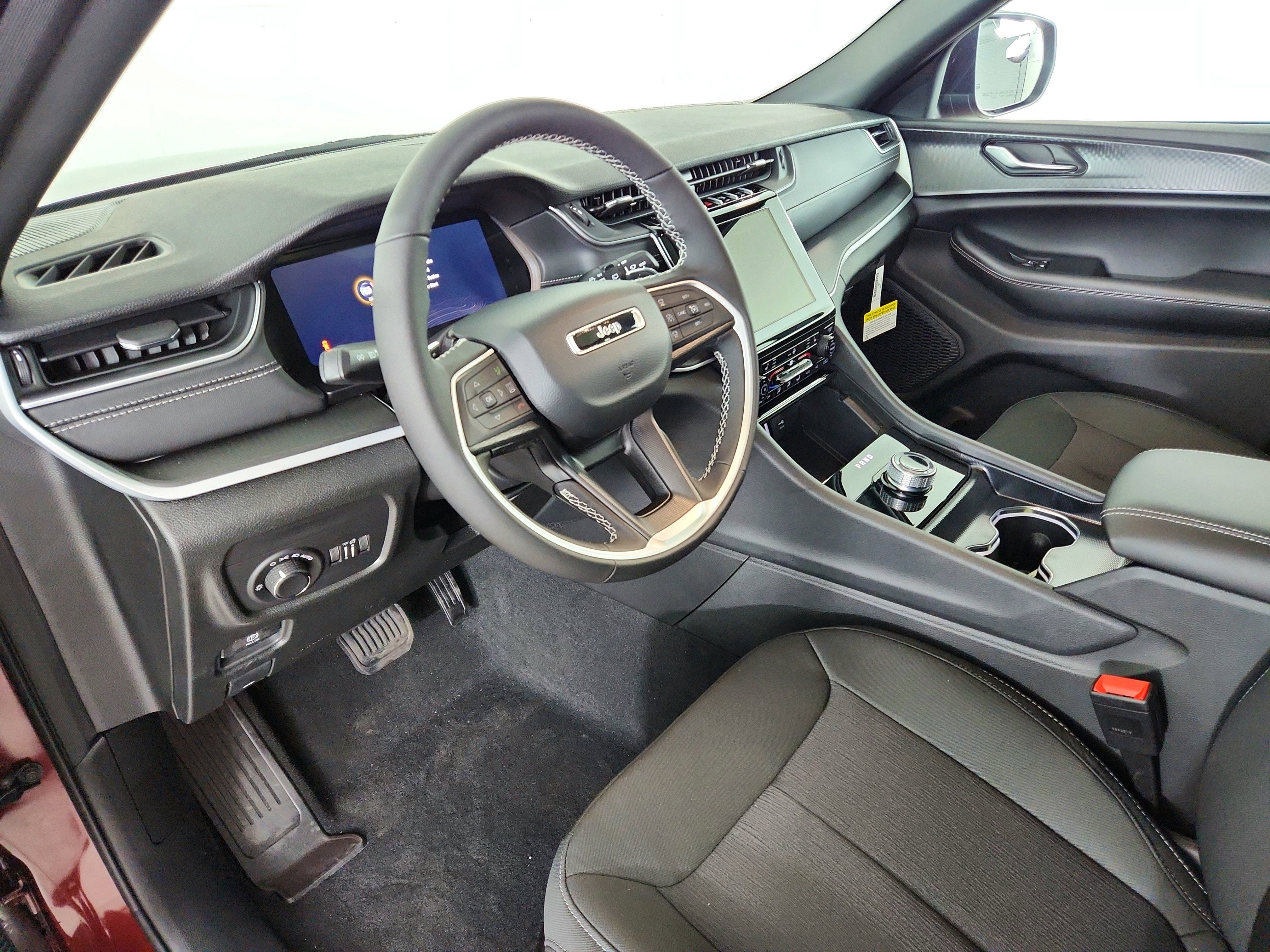 2026 Jeep Grand Cherokee JEEP GRAND CHEROKEE L LAREDO 4X4