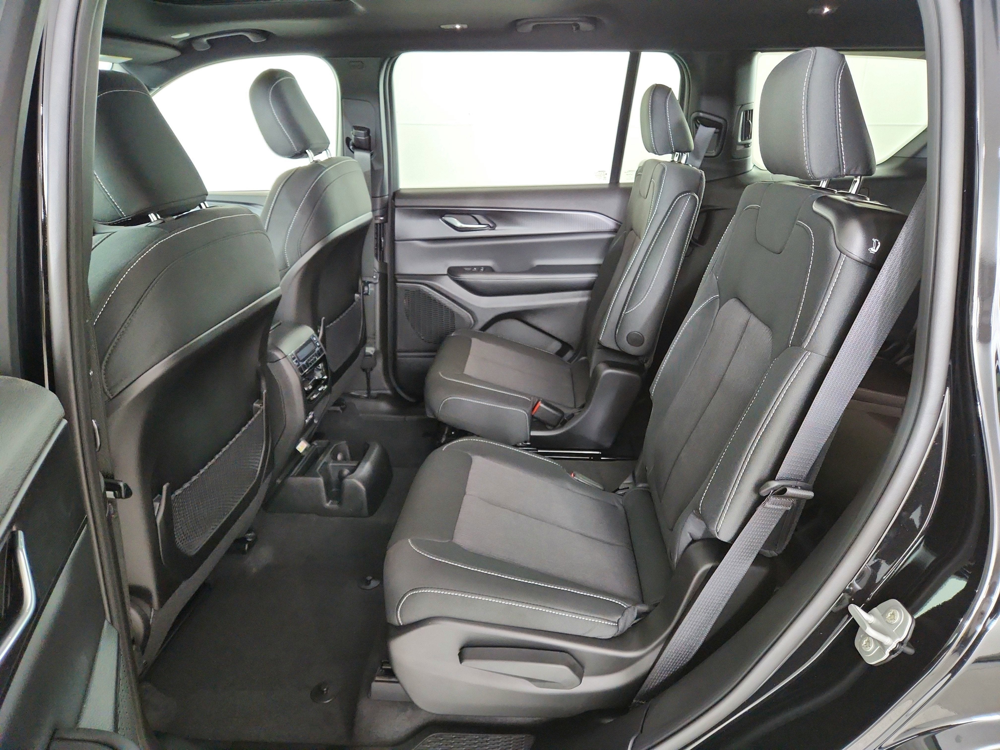 2026 Jeep Grand Cherokee JEEP GRAND CHEROKEE L LAREDO 4X4