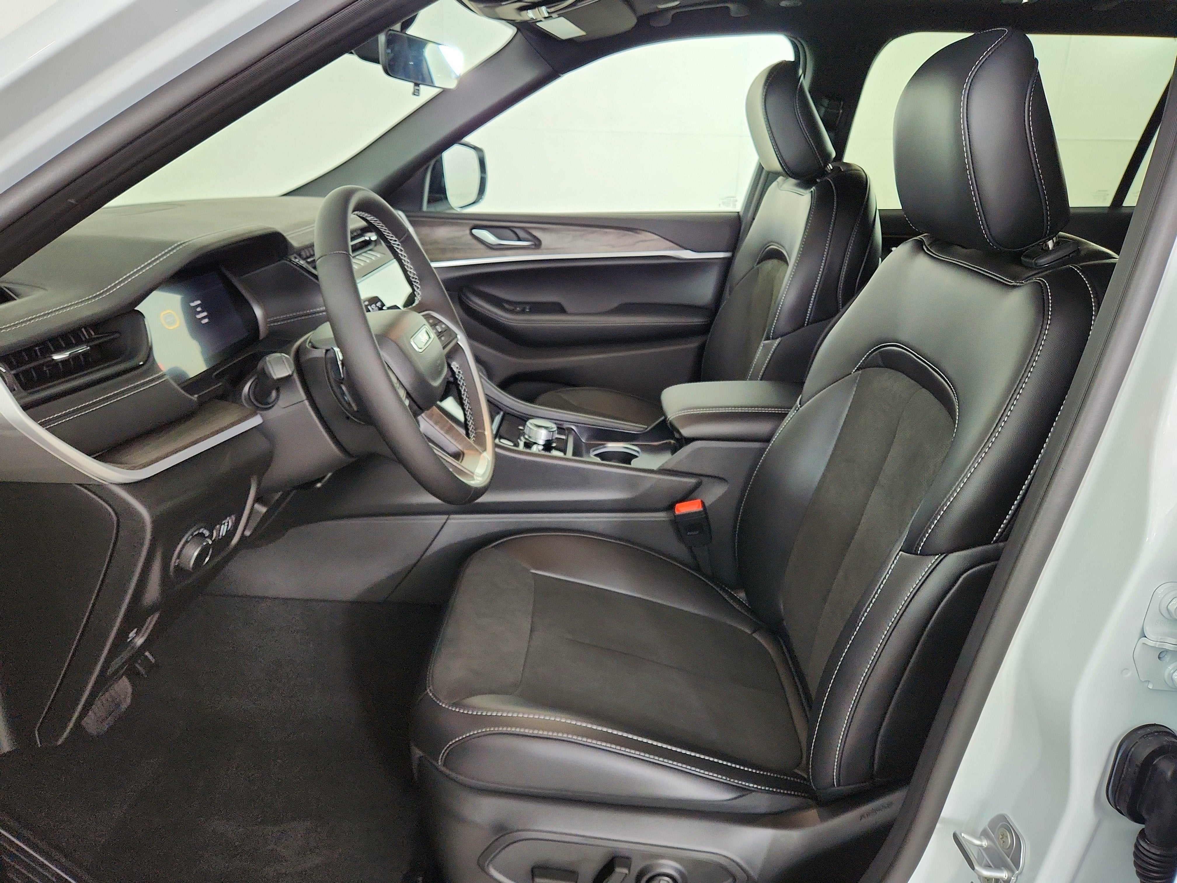 2026 Jeep Grand Cherokee L Laredo Altitude 4x4