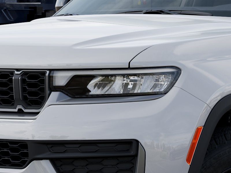 2026 Jeep Grand Cherokee Laredo Altitude 4x4