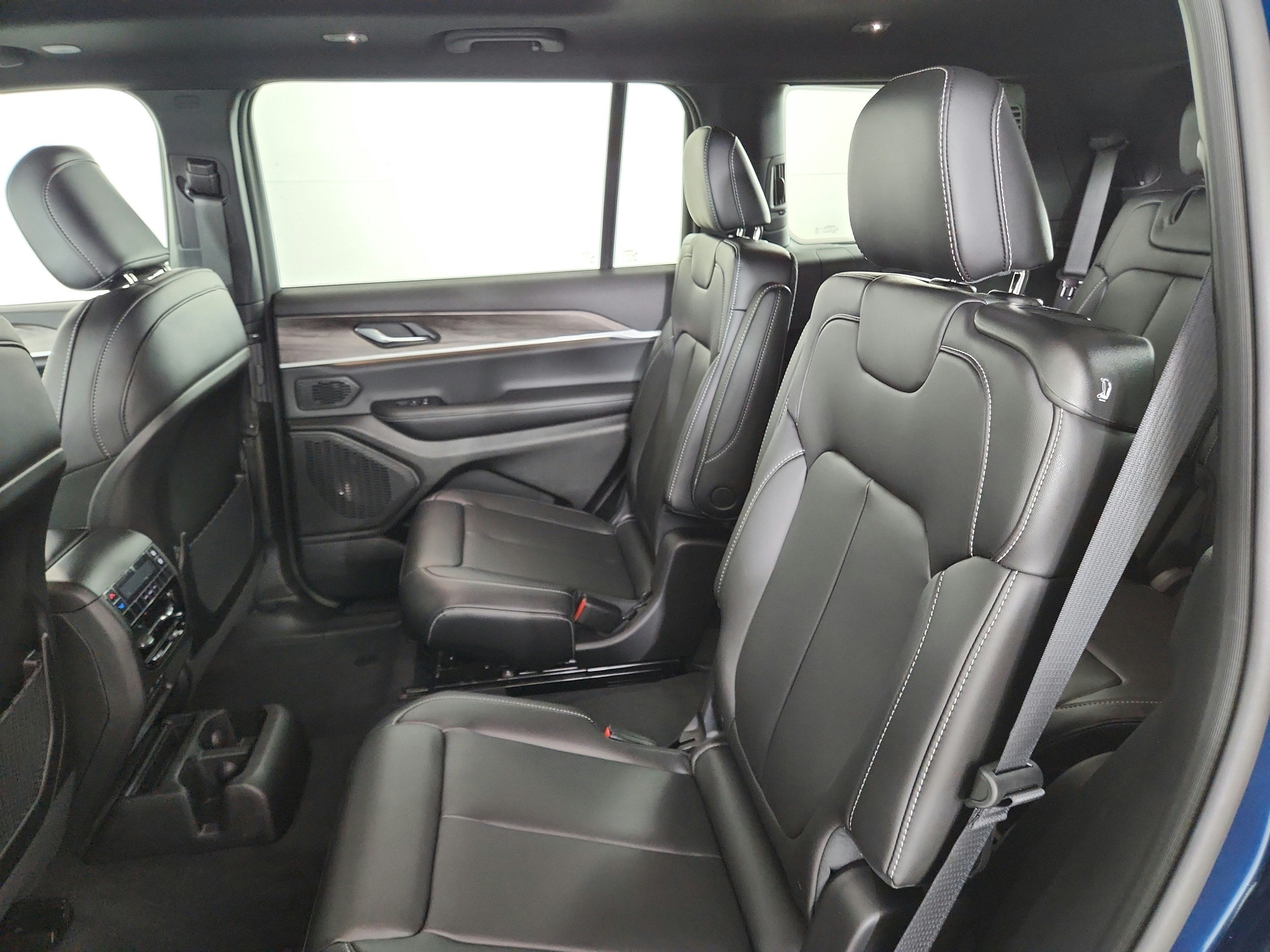 2027 Jeep Grand Cherokee L Limited 4x4