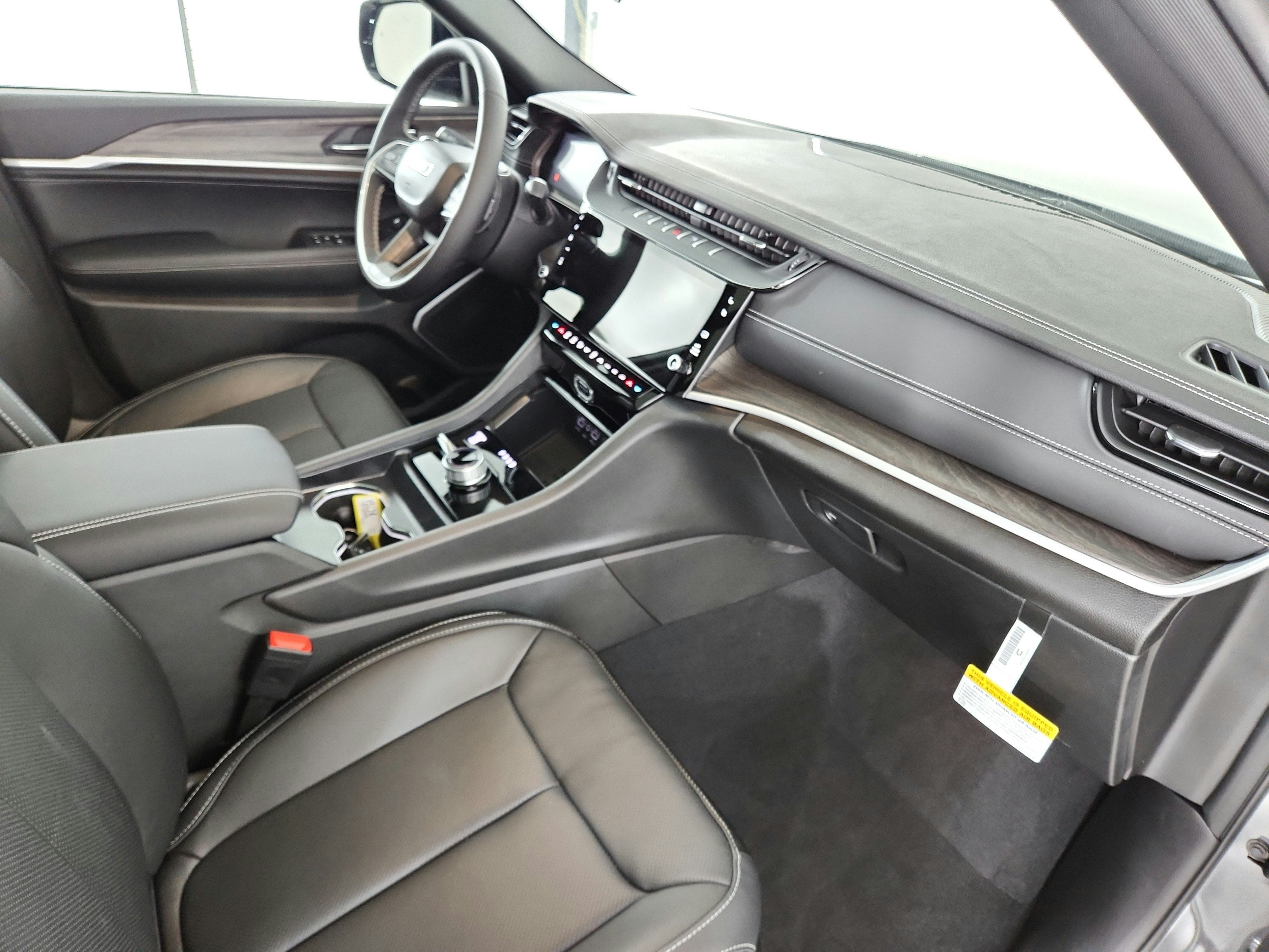 2027 Jeep Grand Cherokee L Limited Reserve 4x4