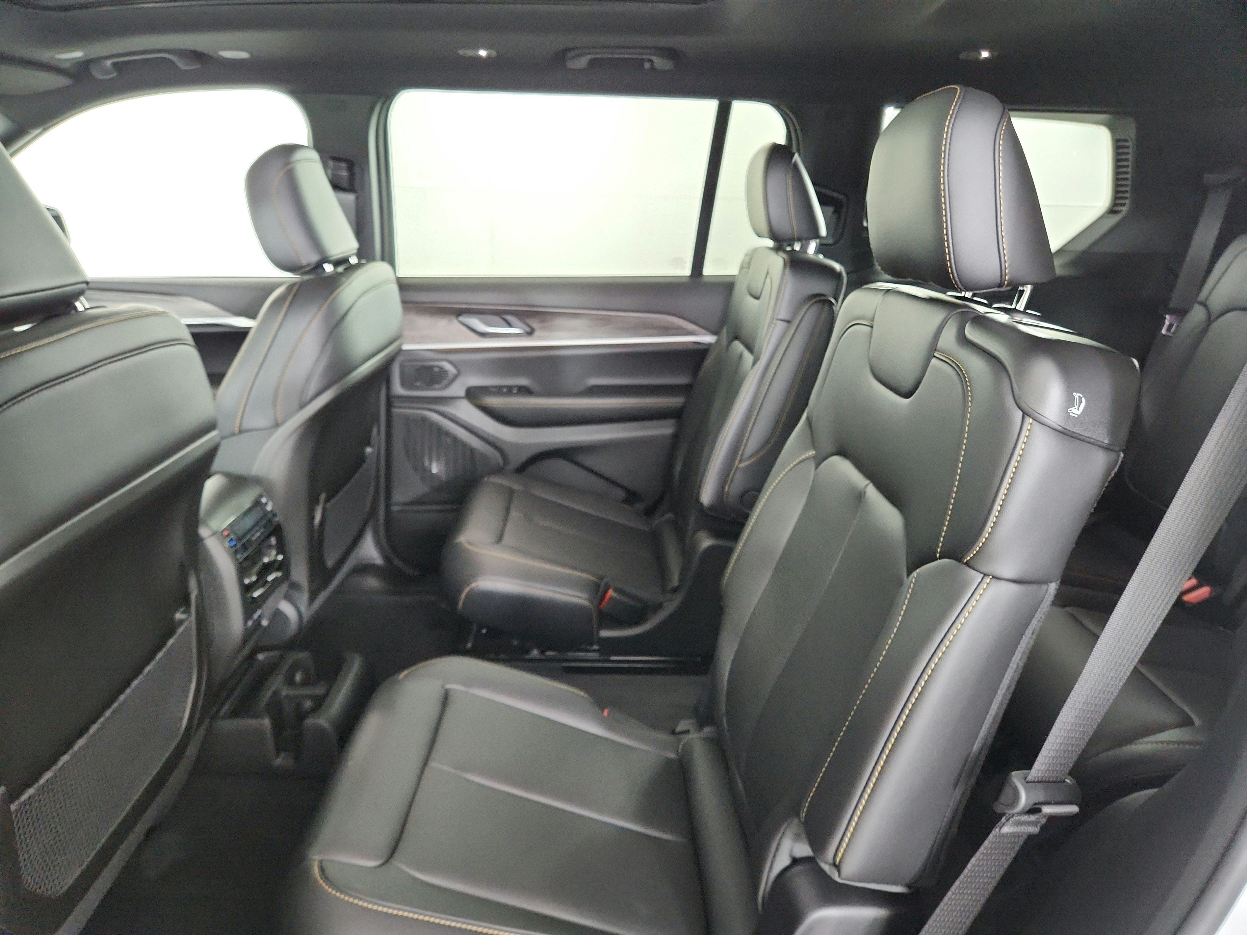 2026 Jeep Grand Cherokee 85th Anniversary Edition 4x4