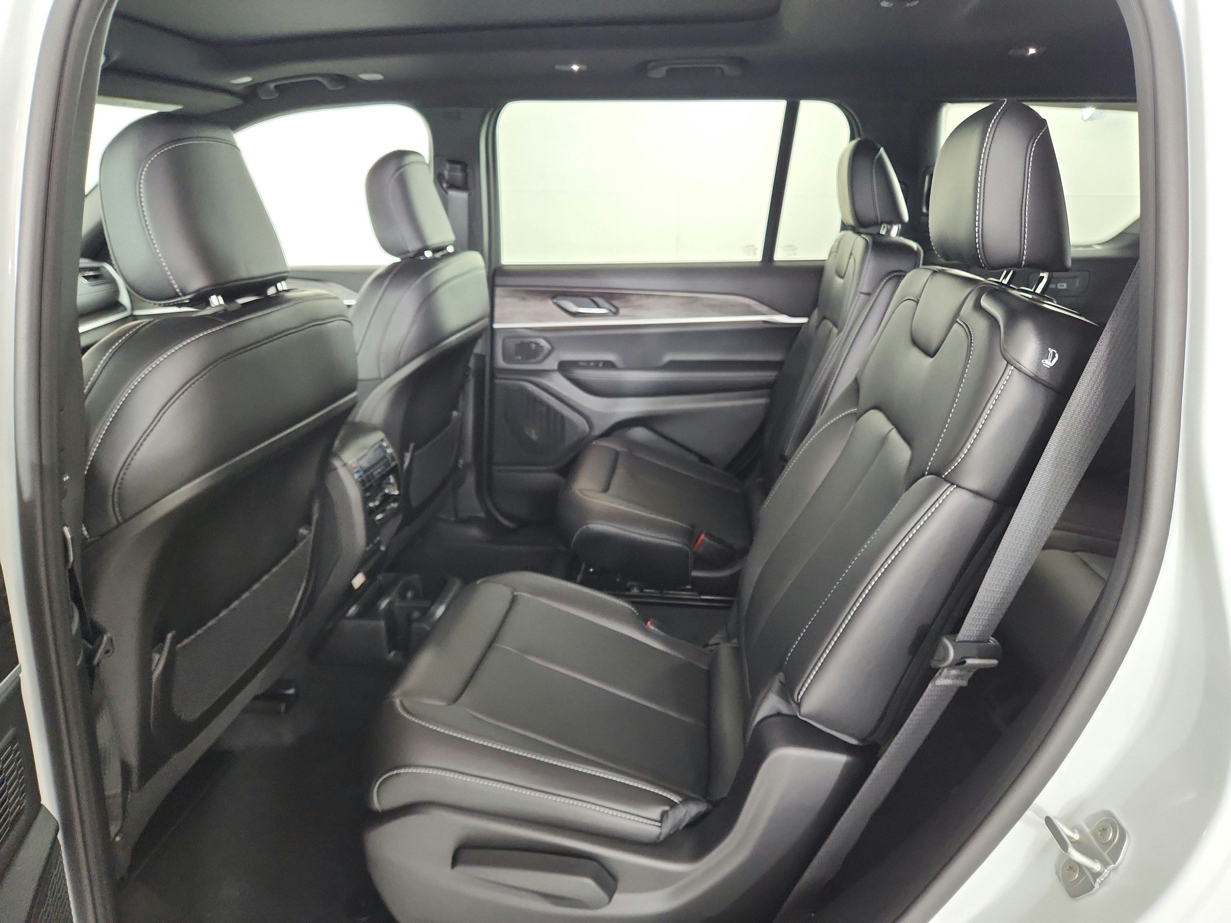 2027 Jeep Grand Cherokee L Limited 4x4