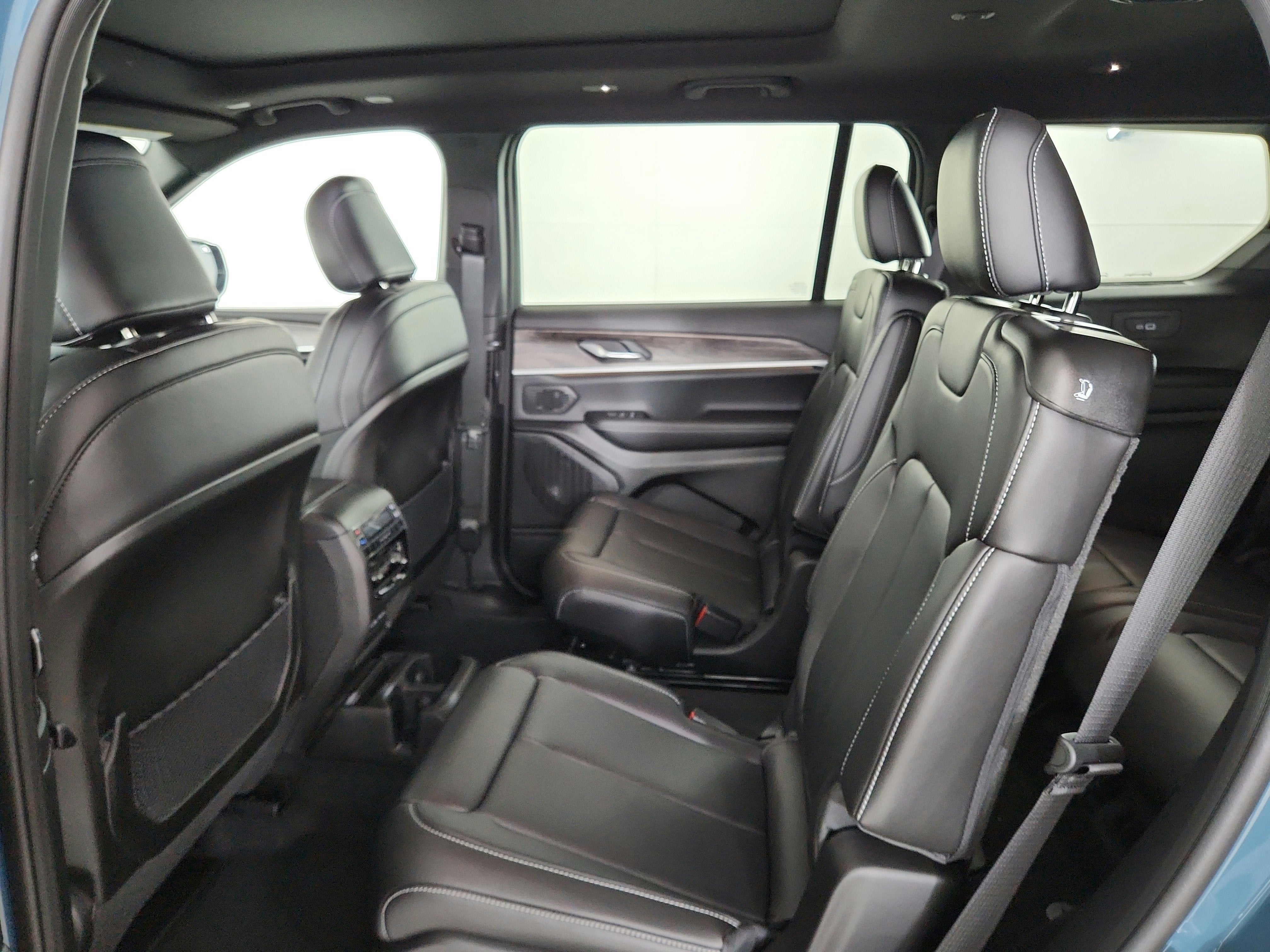 2027 Jeep Grand Cherokee L Limited 4x4