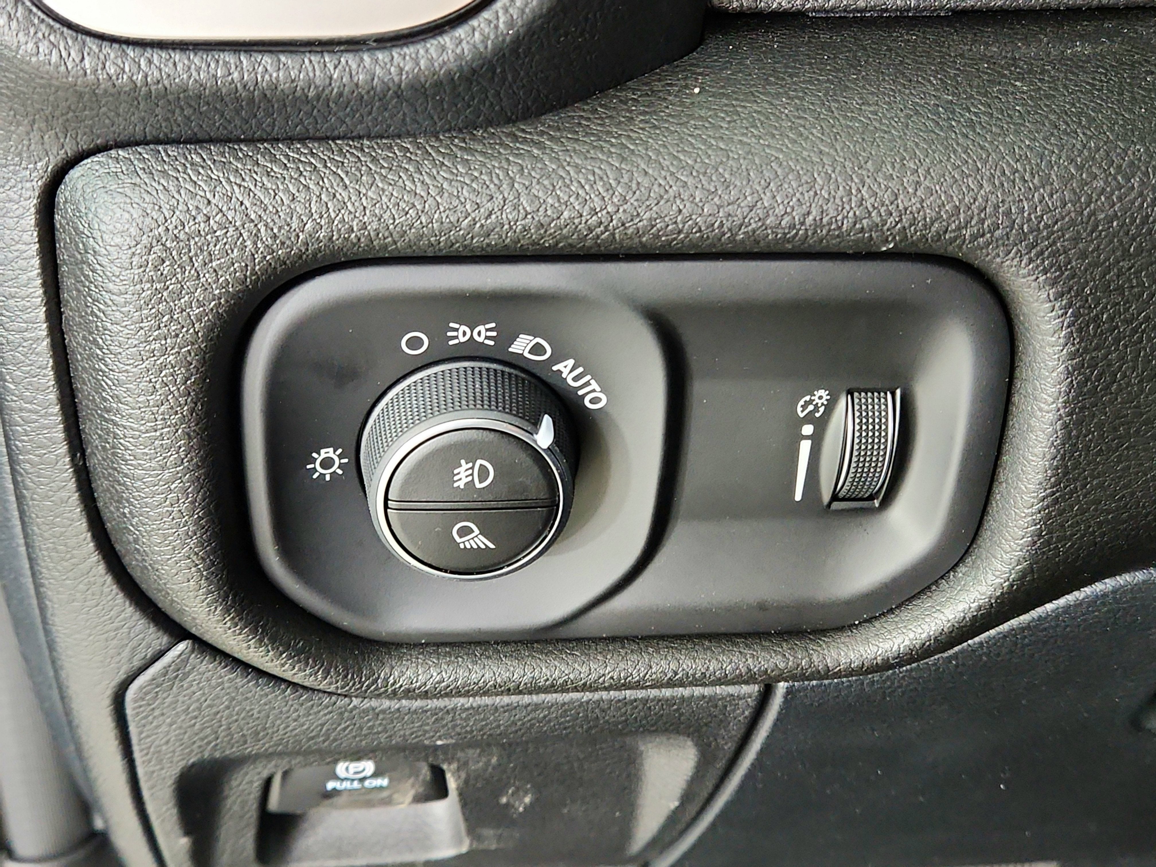 2026 RAM Ram 1500 RAM 1500 TRADESMAN CREW CAB 4X4 (144.5 IN WB 5 FT 7 IN BOX)