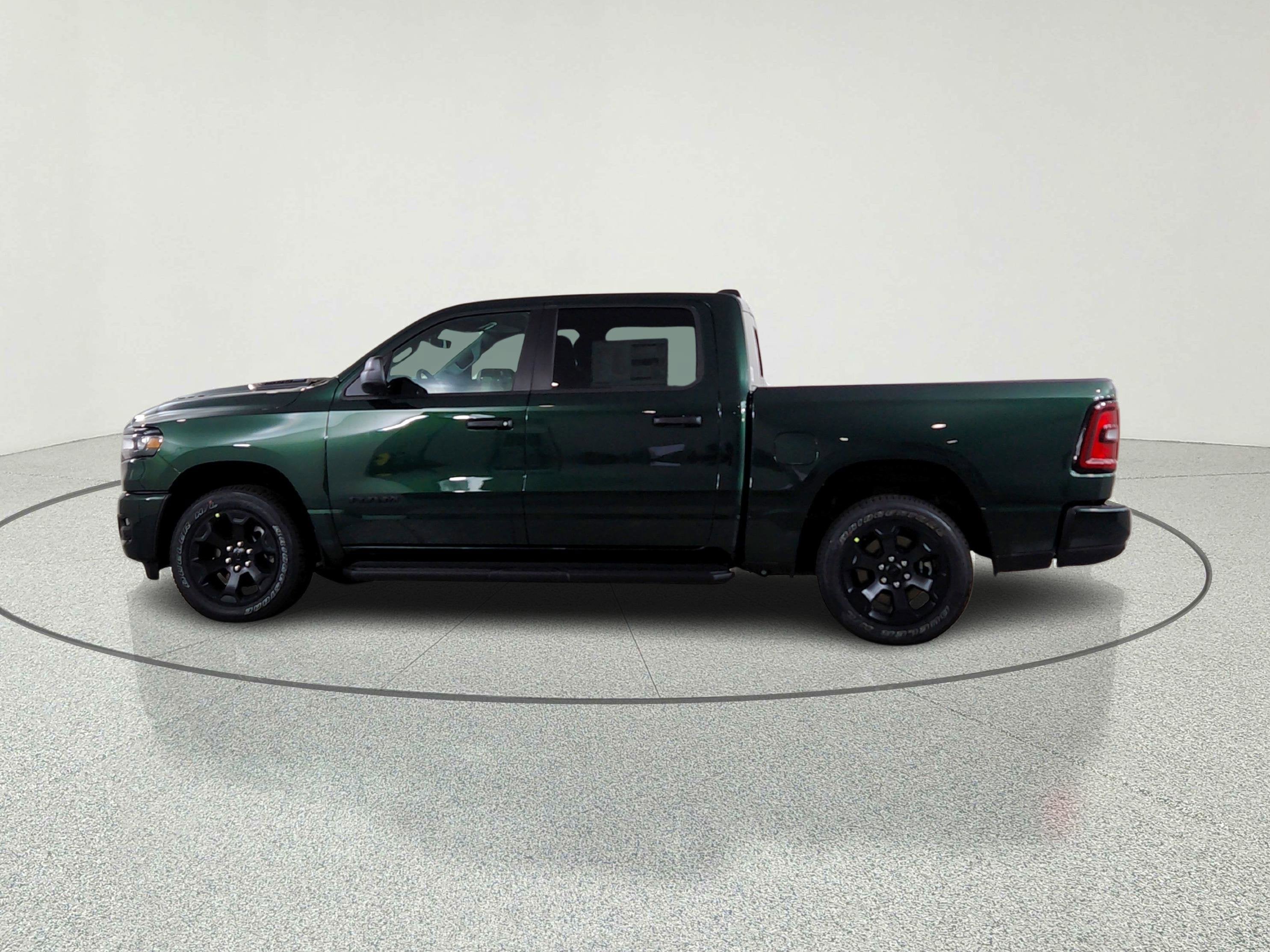 2026 RAM Ram 1500 RAM 1500 TRADESMAN CREW CAB 4X4 (144.5 IN WB 5 FT 7 IN BOX)