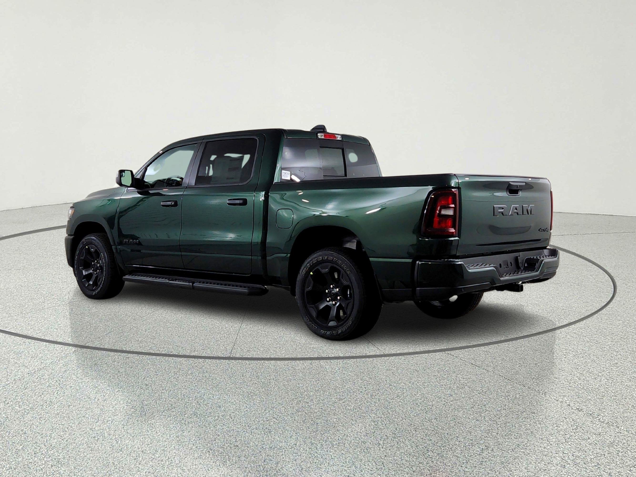 2026 RAM Ram 1500 RAM 1500 TRADESMAN CREW CAB 4X4 (144.5 IN WB 5 FT 7 IN BOX)
