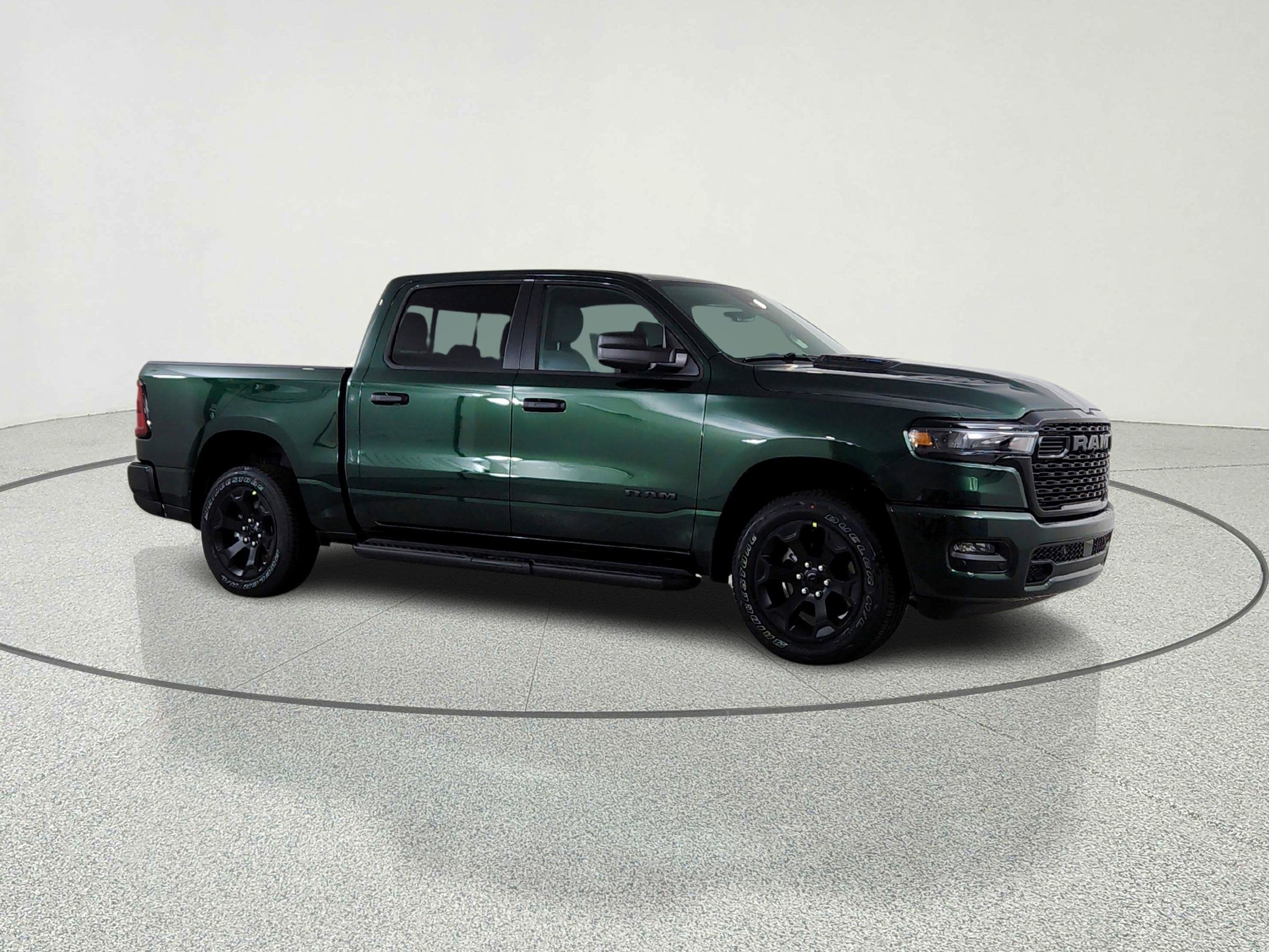 2026 RAM Ram 1500 RAM 1500 TRADESMAN CREW CAB 4X4 (144.5 IN WB 5 FT 7 IN BOX)