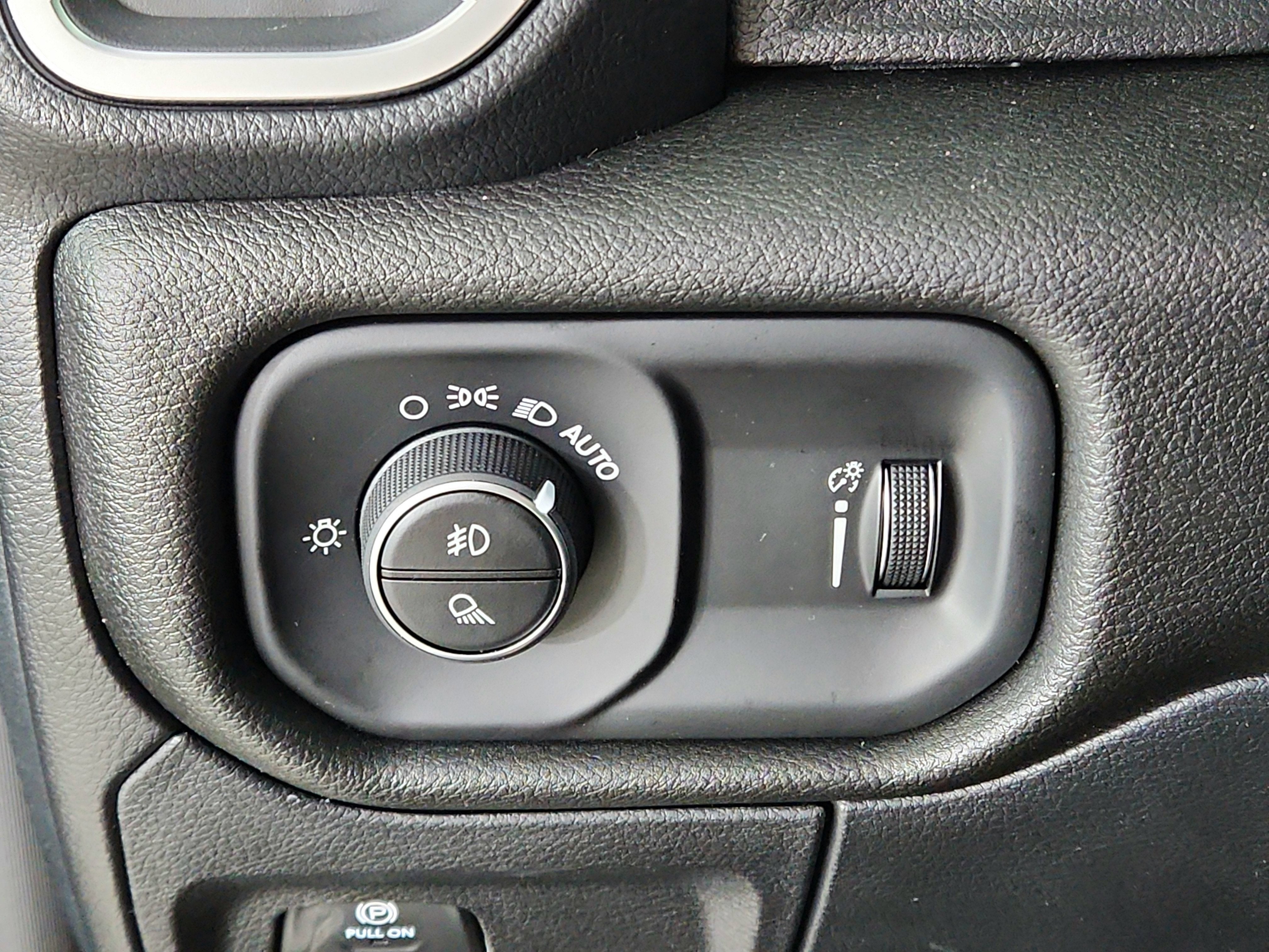 2026 RAM Ram 1500 RAM 1500 TRADESMAN CREW CAB 4X4 (144.5 IN WB 5 FT 7 IN BOX)