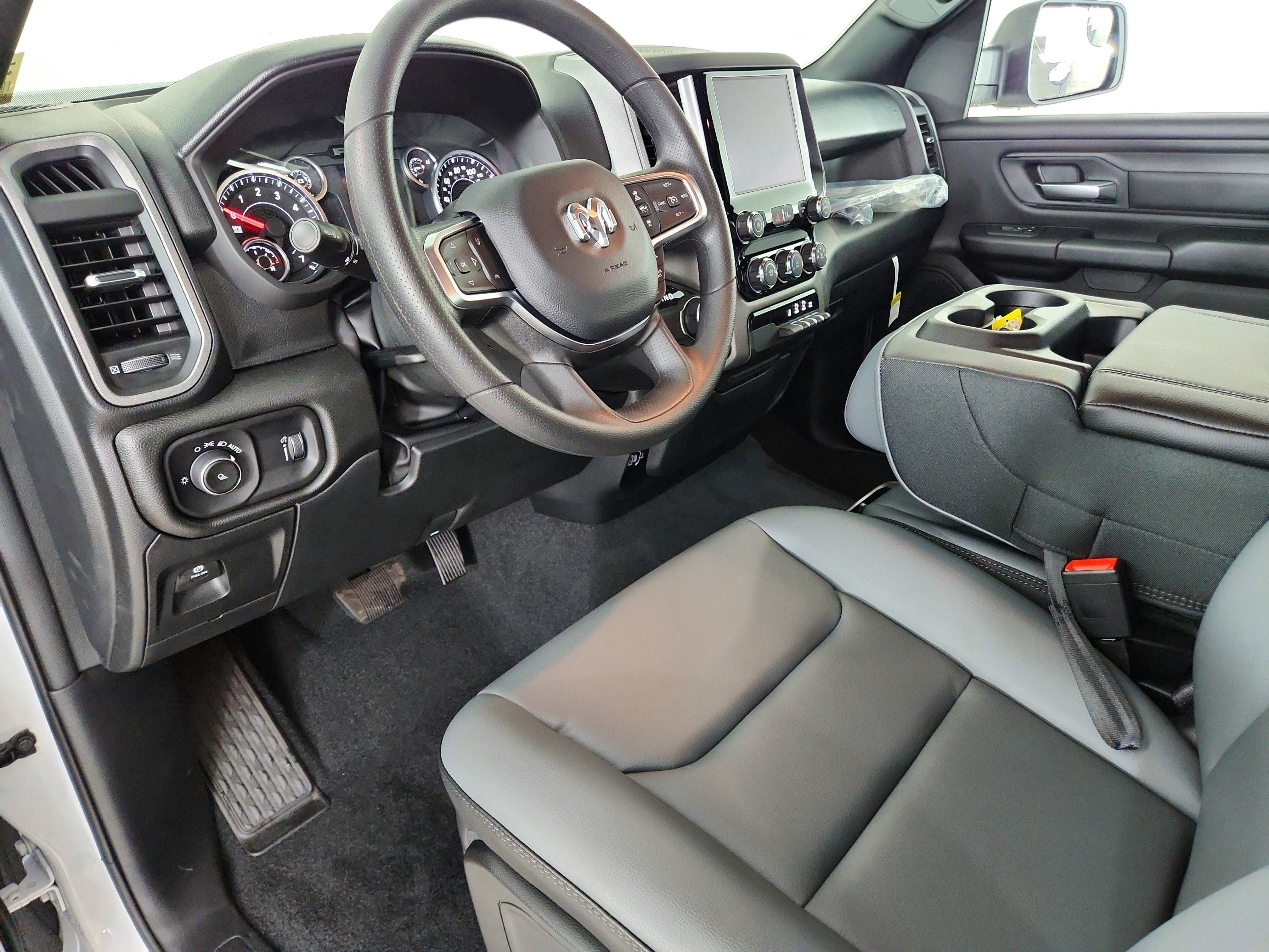 2026 RAM Ram 1500 RAM 1500 TRADESMAN QUAD CAB 4X2 (140 IN WB 6 FT 4 IN BOX)