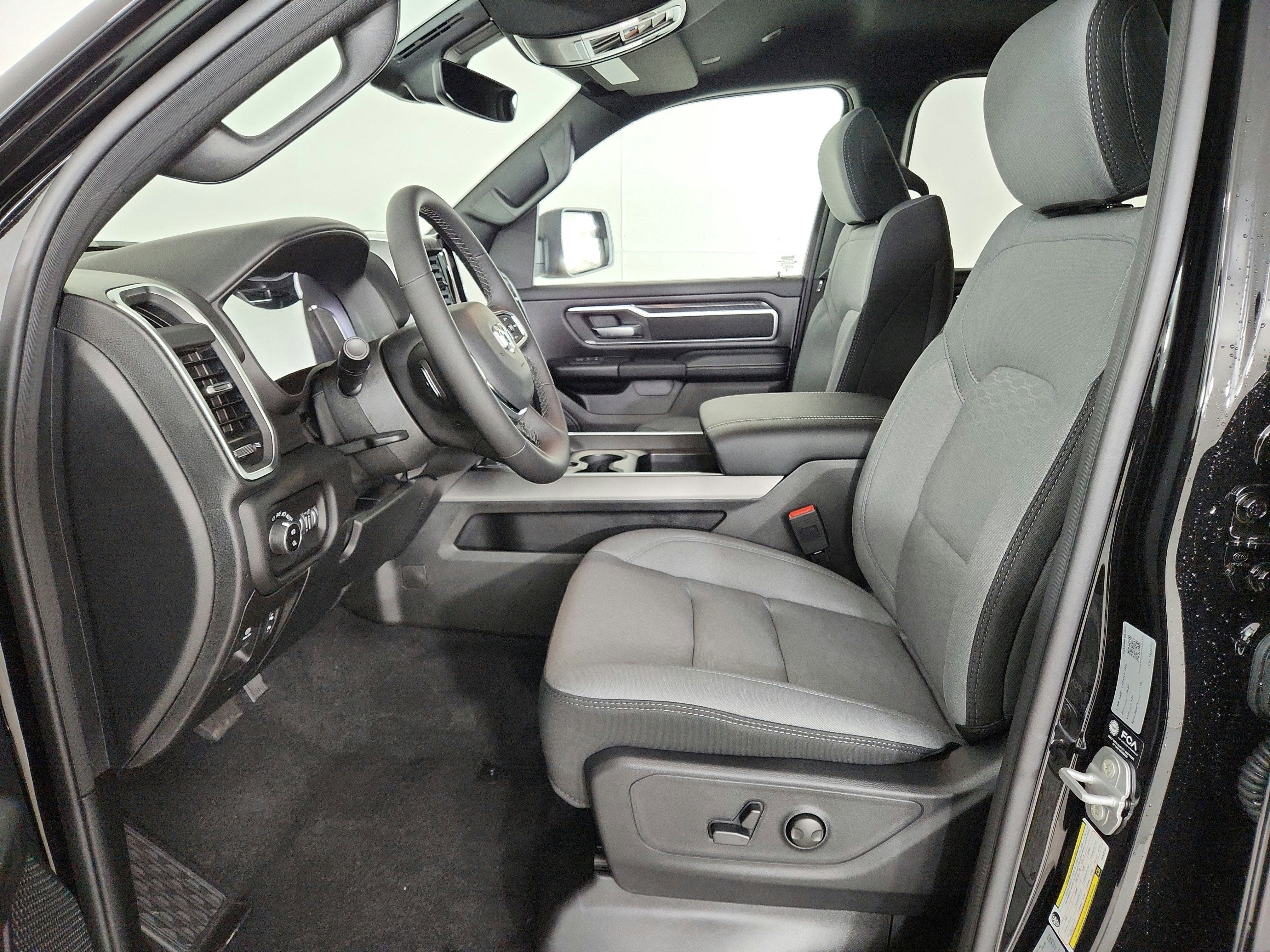 2026 RAM Ram 1500 RAM 1500 BIGHORN/LONESTAR CREW 4X4 (144.5 IN WB 5 FT 7 IN BOX)