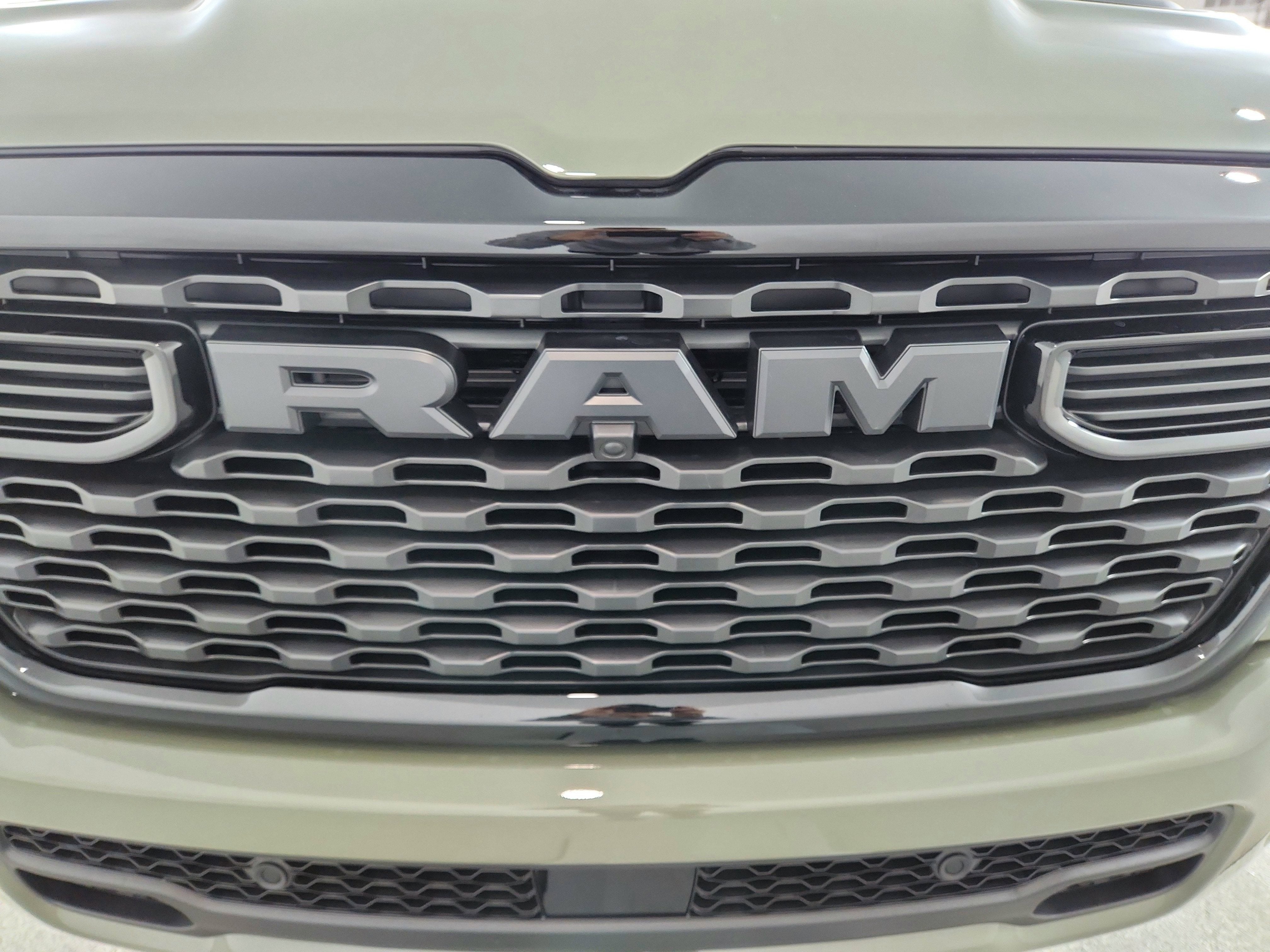 2026 RAM Ram 1500 RAM 1500 TRADESMAN CREW CAB 4X4 (144.5 IN WB 5 FT 7 IN BOX)