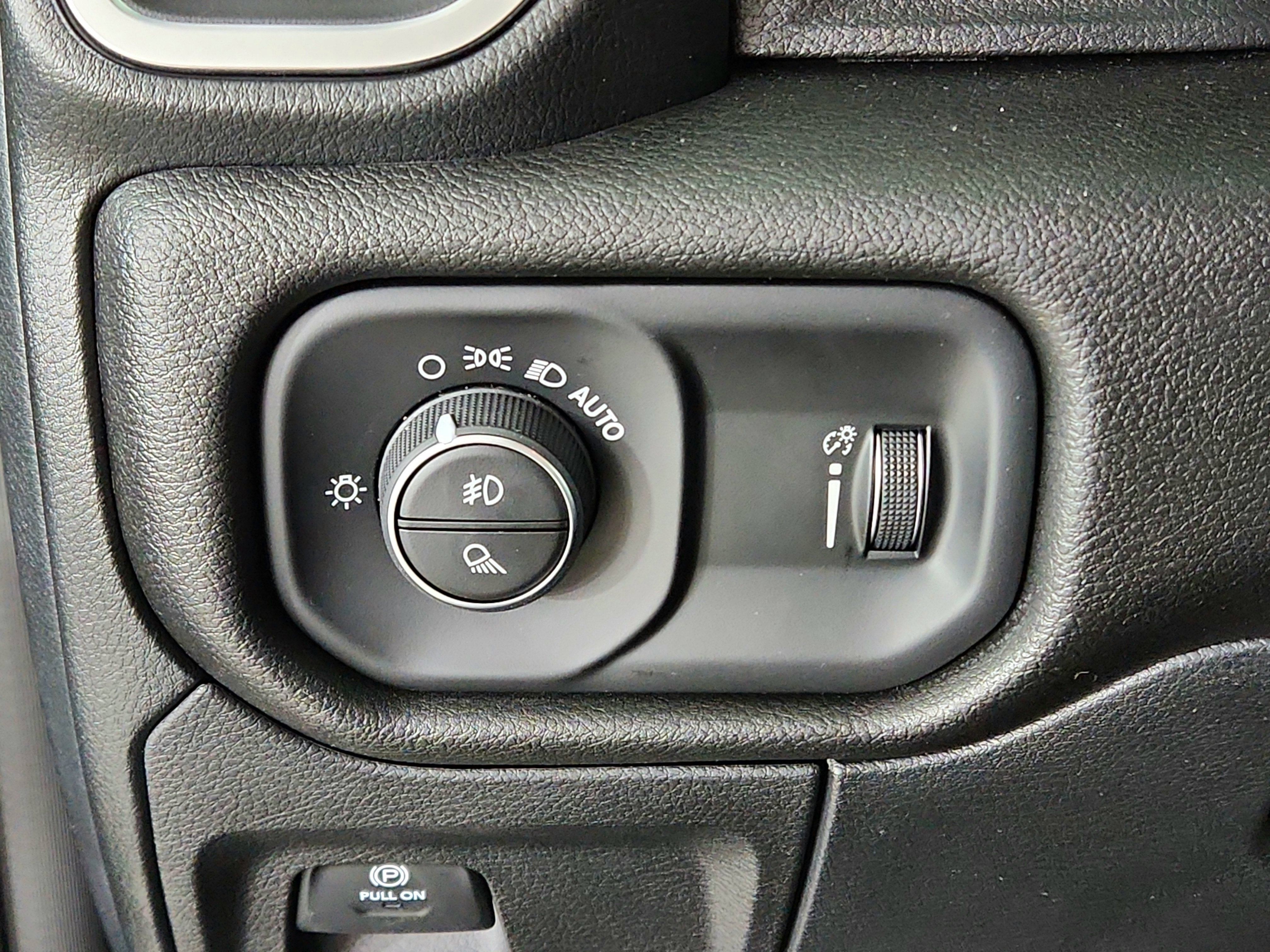 2026 RAM Ram 1500 RAM 1500 TRADESMAN CREW CAB 4X4 (144.5 IN WB 5 FT 7 IN BOX)