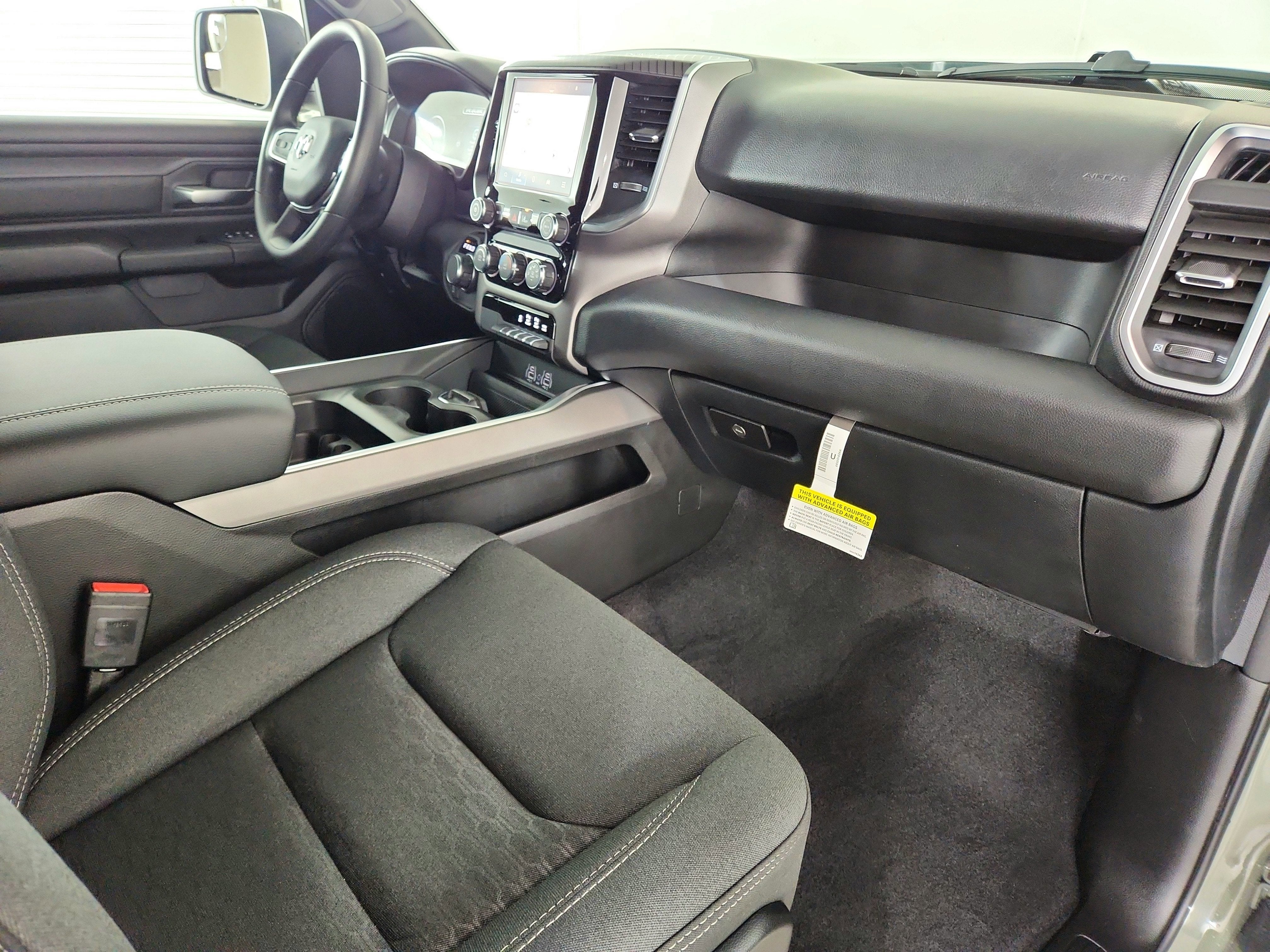 2026 RAM Ram 1500 RAM 1500 TRADESMAN CREW CAB 4X4 (144.5 IN WB 5 FT 7 IN BOX)