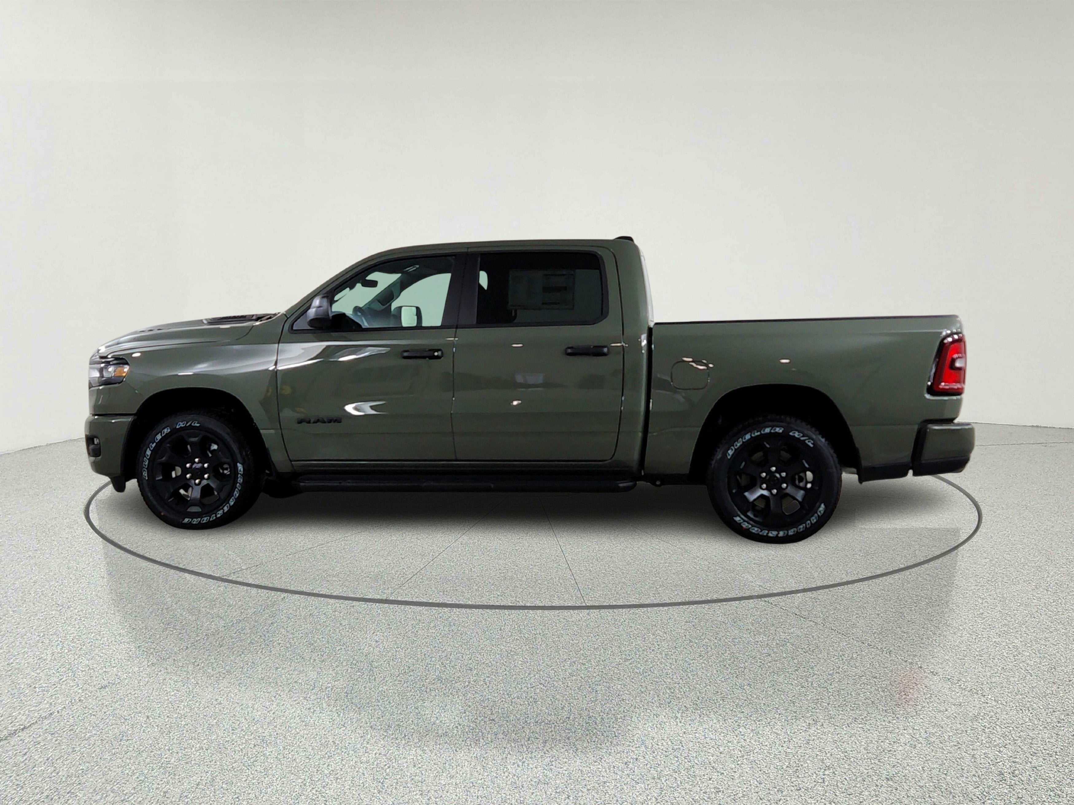 2026 RAM Ram 1500 RAM 1500 TRADESMAN CREW CAB 4X4 (144.5 IN WB 5 FT 7 IN BOX)