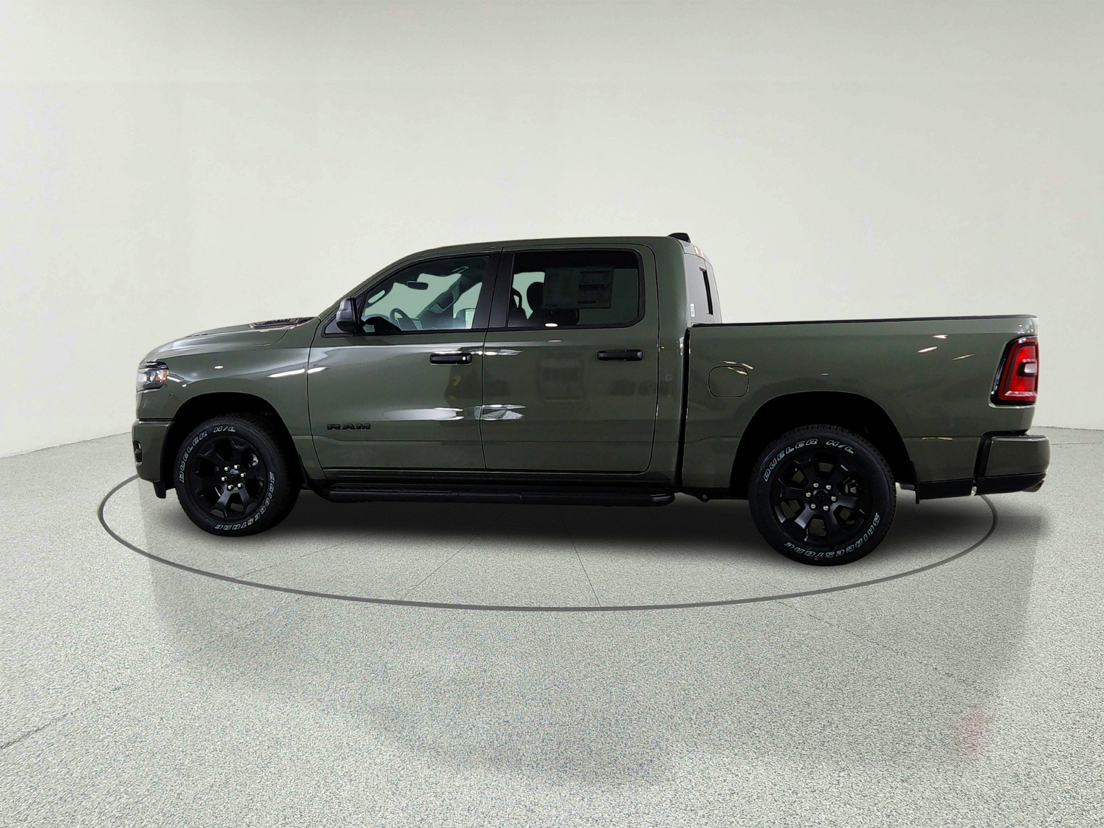 2026 RAM Ram 1500 RAM 1500 TRADESMAN CREW CAB 4X4 (144.5 IN WB 5 FT 7 IN BOX)