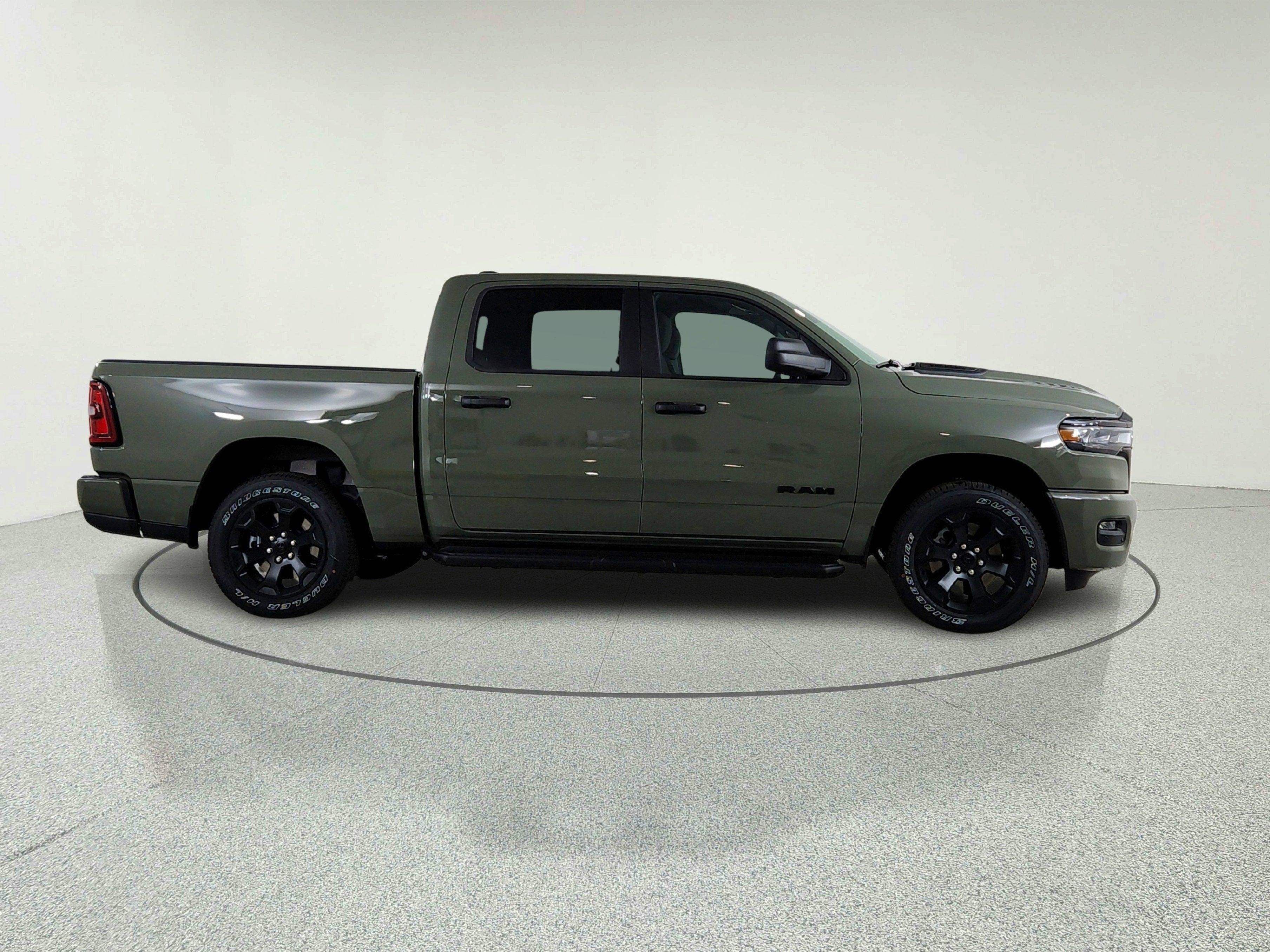 2026 RAM Ram 1500 RAM 1500 TRADESMAN CREW CAB 4X4 (144.5 IN WB 5 FT 7 IN BOX)