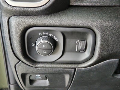 2026 RAM Ram 1500 RAM 1500 TRADESMAN CREW CAB 4X4 (144.5 IN WB 5 FT 7 IN BOX)