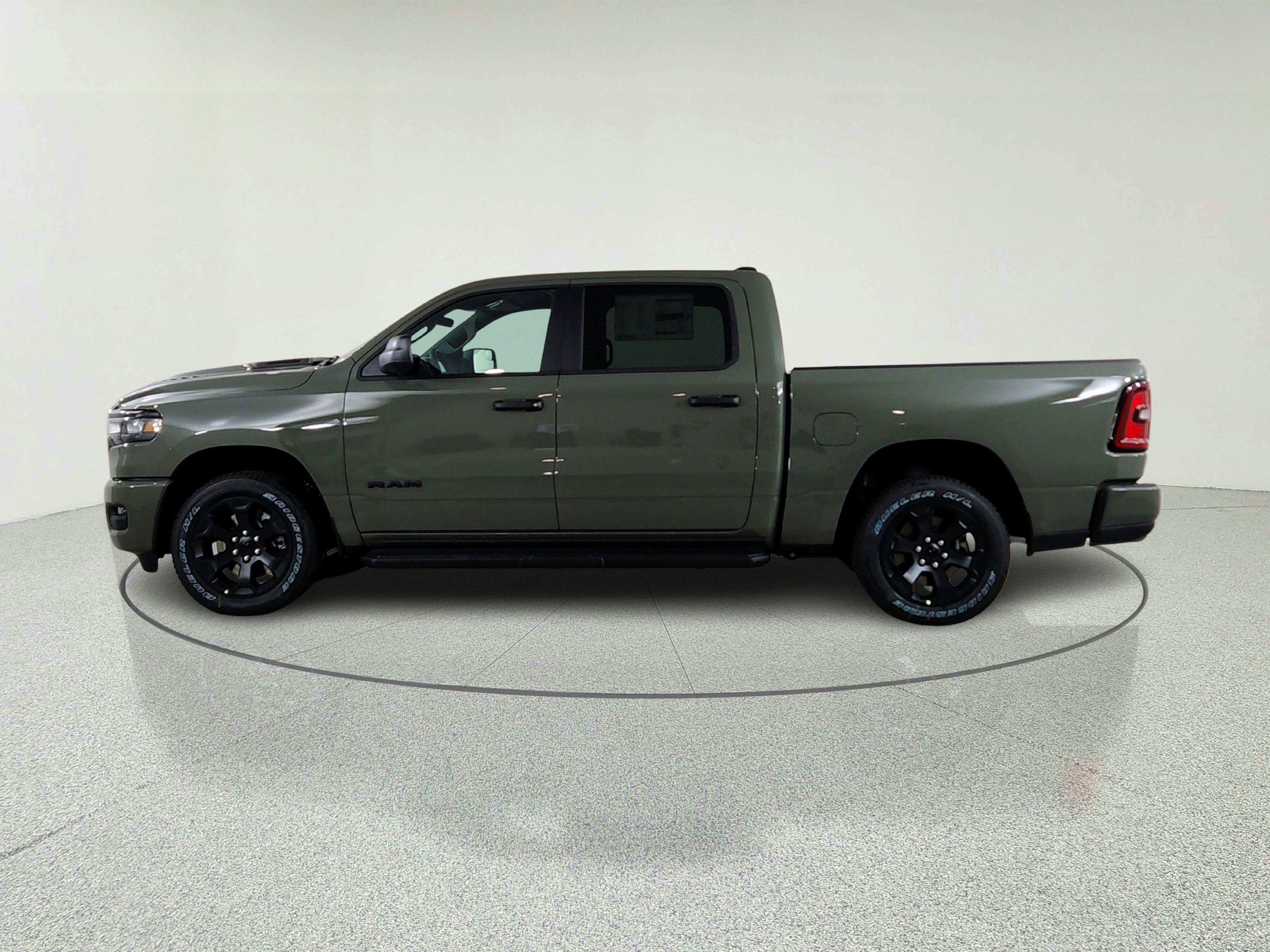 2026 RAM Ram 1500 RAM 1500 TRADESMAN CREW CAB 4X4 (144.5 IN WB 5 FT 7 IN BOX)