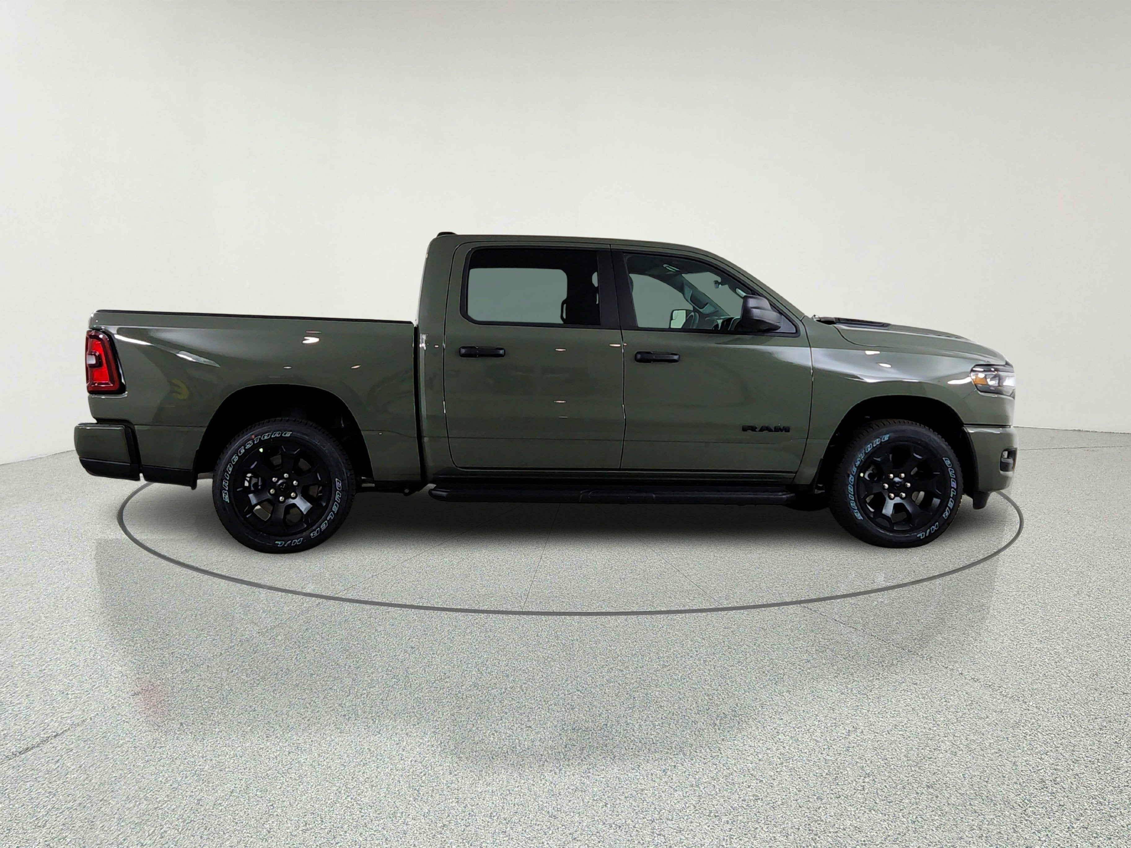 2026 RAM Ram 1500 RAM 1500 TRADESMAN CREW CAB 4X4 (144.5 IN WB 5 FT 7 IN BOX)