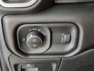 2026 RAM Ram 1500 RAM 1500 TRADESMAN CREW CAB 4X4 (144.5 IN WB 5 FT 7 IN BOX)