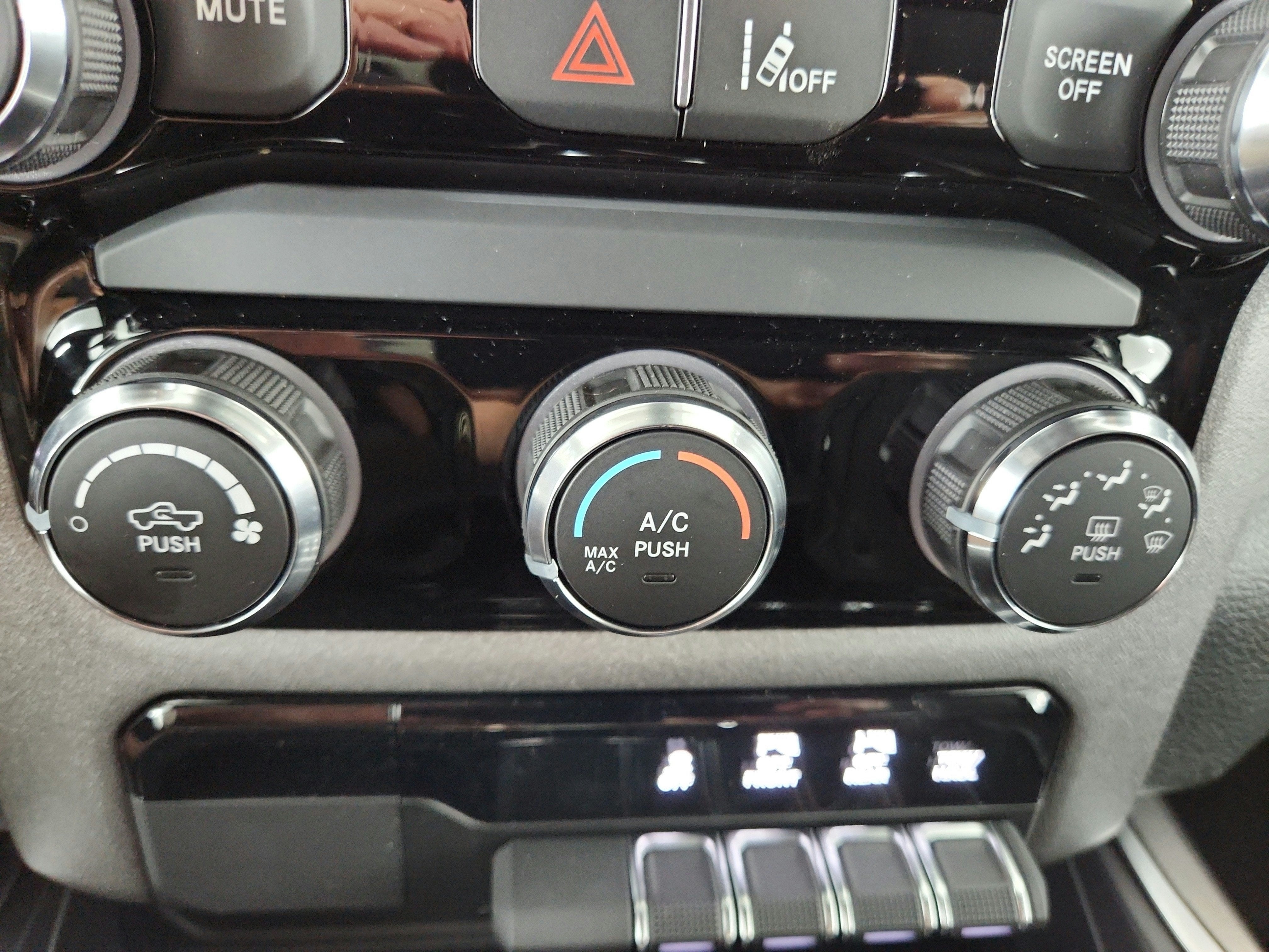 2027 RAM Ram 1500 Express 4x4 Crew Cab 5'7" Box