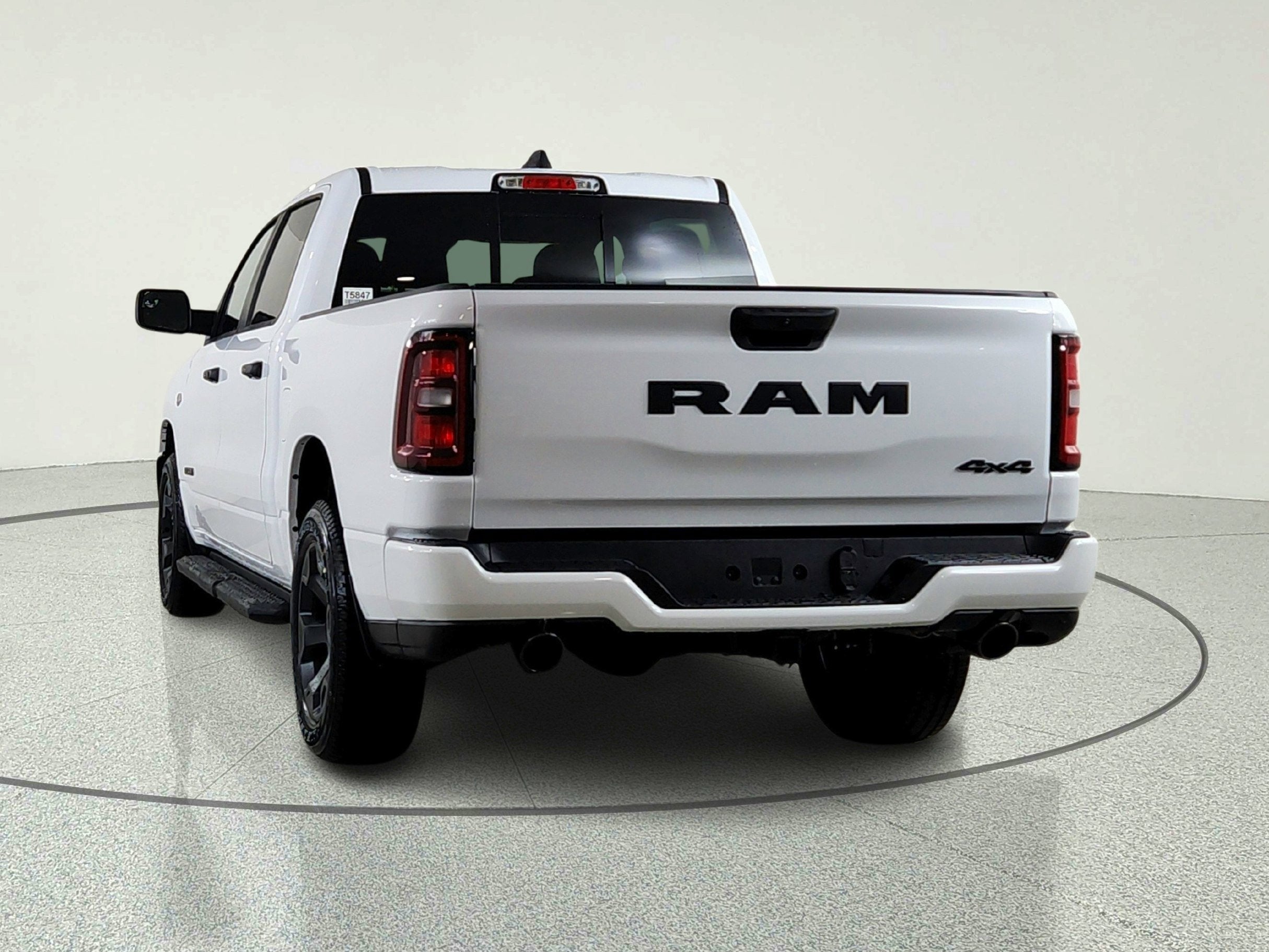 2026 RAM Ram 1500 RAM 1500 TRADESMAN CREW CAB 4X4 (144.5 IN WB 5 FT 7 IN BOX)